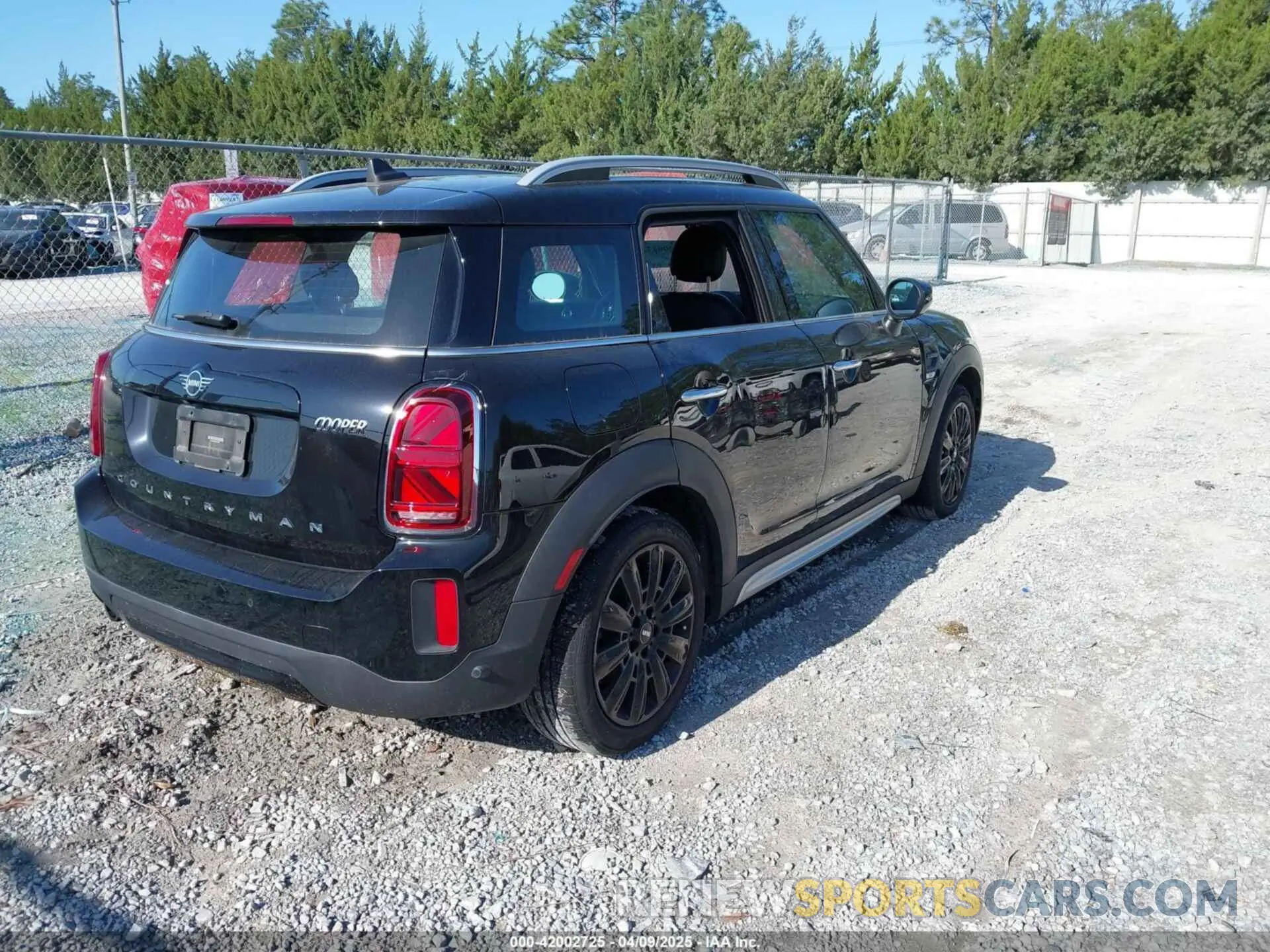 4 Photograph of a damaged car WMZ23BR03N3N35831 MINI COUNTRYMAN 2022