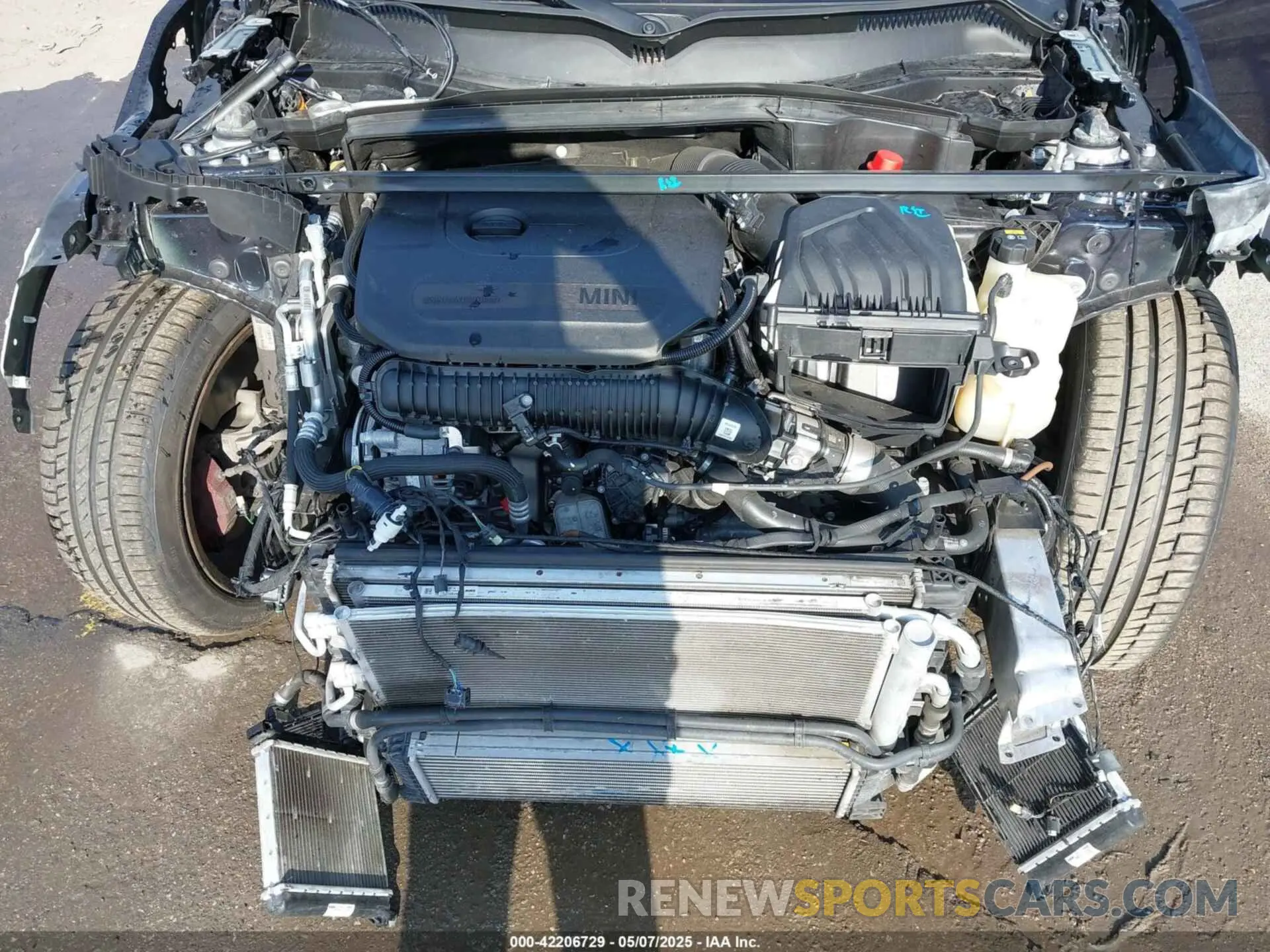 10 Photograph of a damaged car WMZ33BS0XN3P26841 MINI COUNTRYMAN 2022