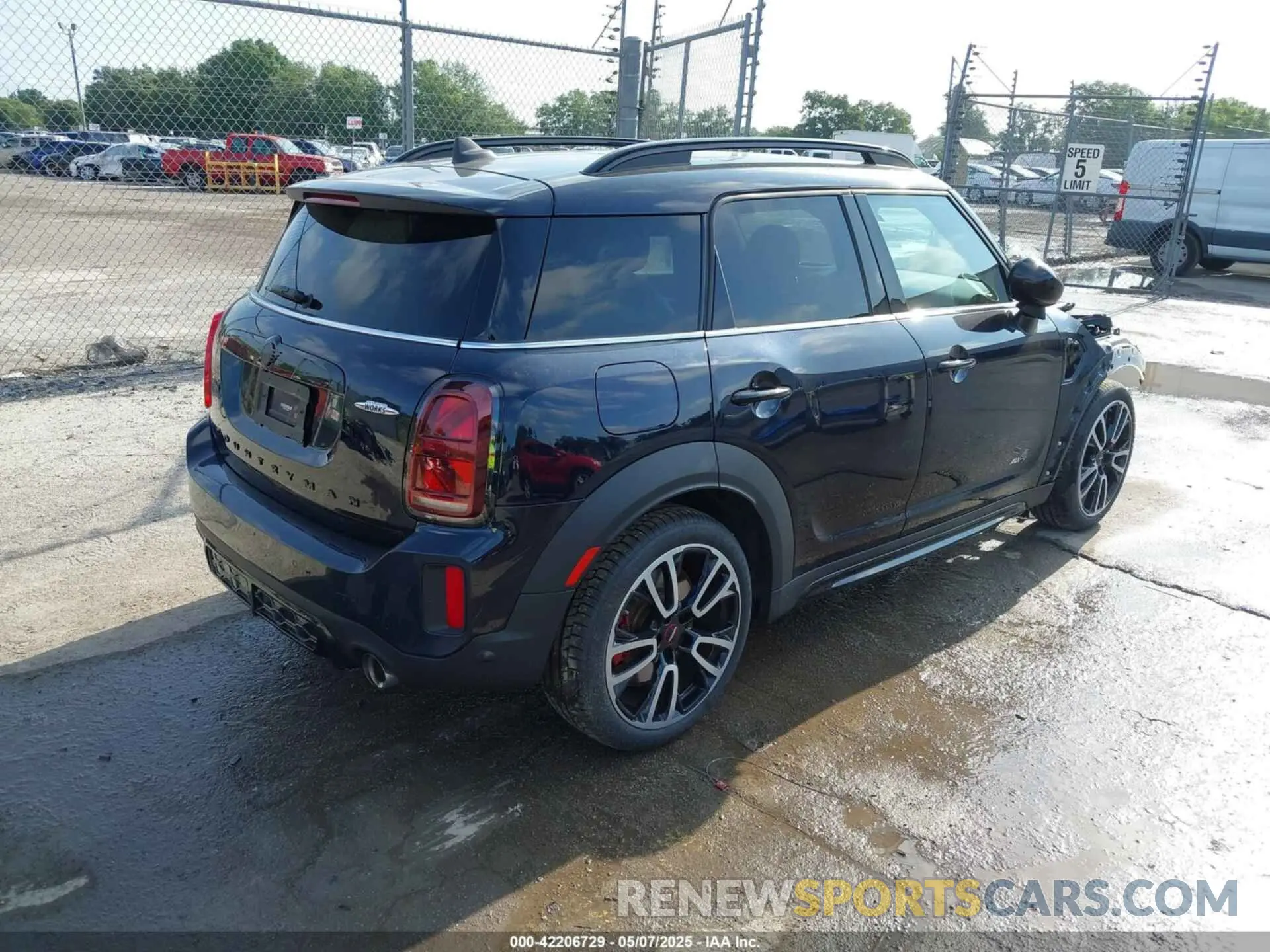 4 Photograph of a damaged car WMZ33BS0XN3P26841 MINI COUNTRYMAN 2022