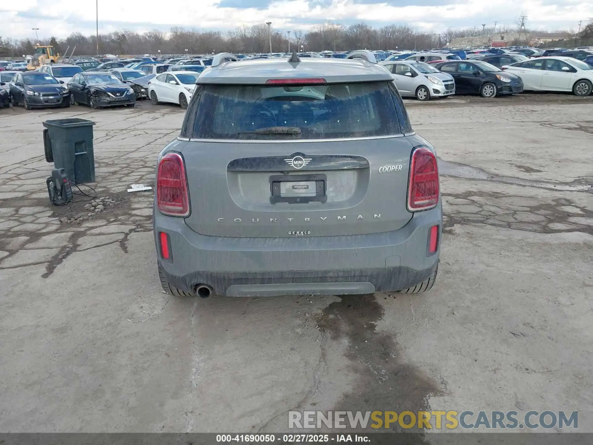 16 Photograph of a damaged car WMZ43BR09N3N62573 MINI COUNTRYMAN 2022