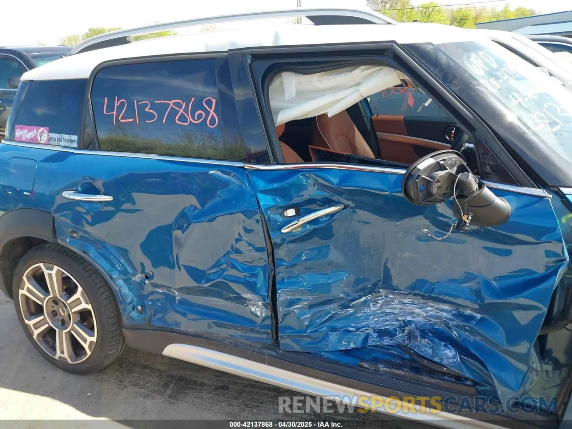 12 Photograph of a damaged car WMZ53BR07N3N34260 MINI COUNTRYMAN 2022
