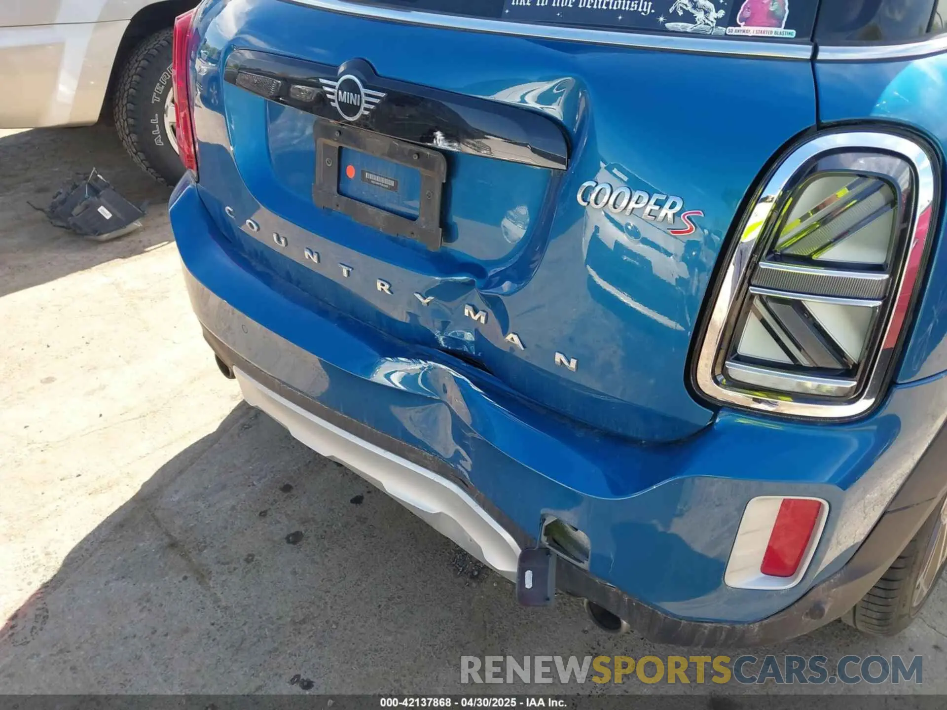 16 Photograph of a damaged car WMZ53BR07N3N34260 MINI COUNTRYMAN 2022