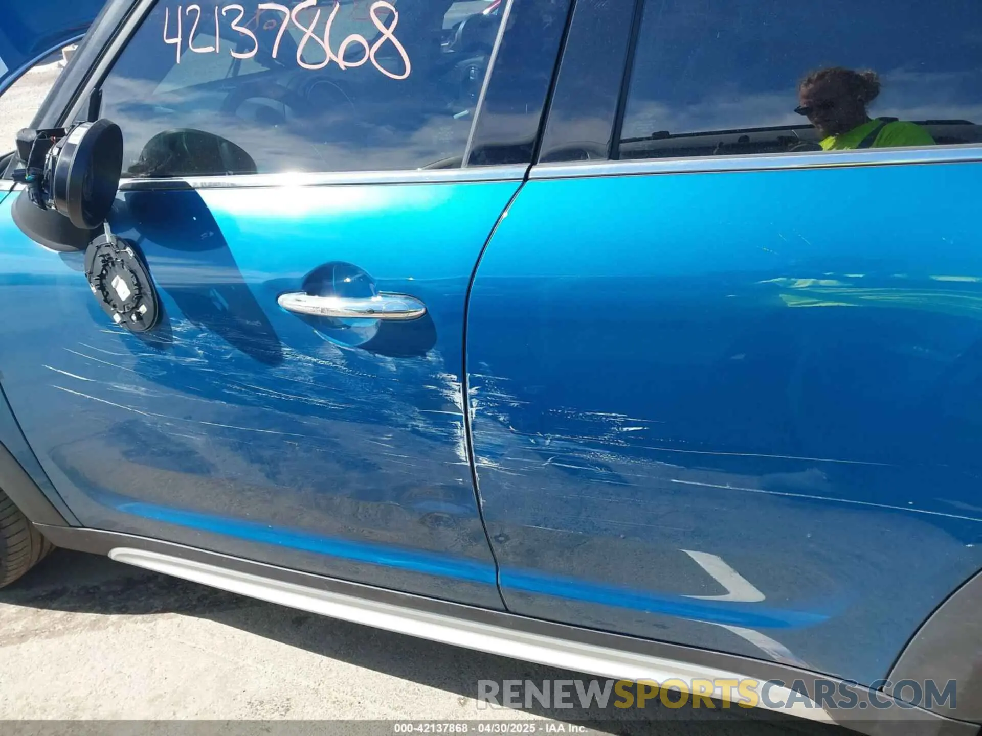 17 Photograph of a damaged car WMZ53BR07N3N34260 MINI COUNTRYMAN 2022