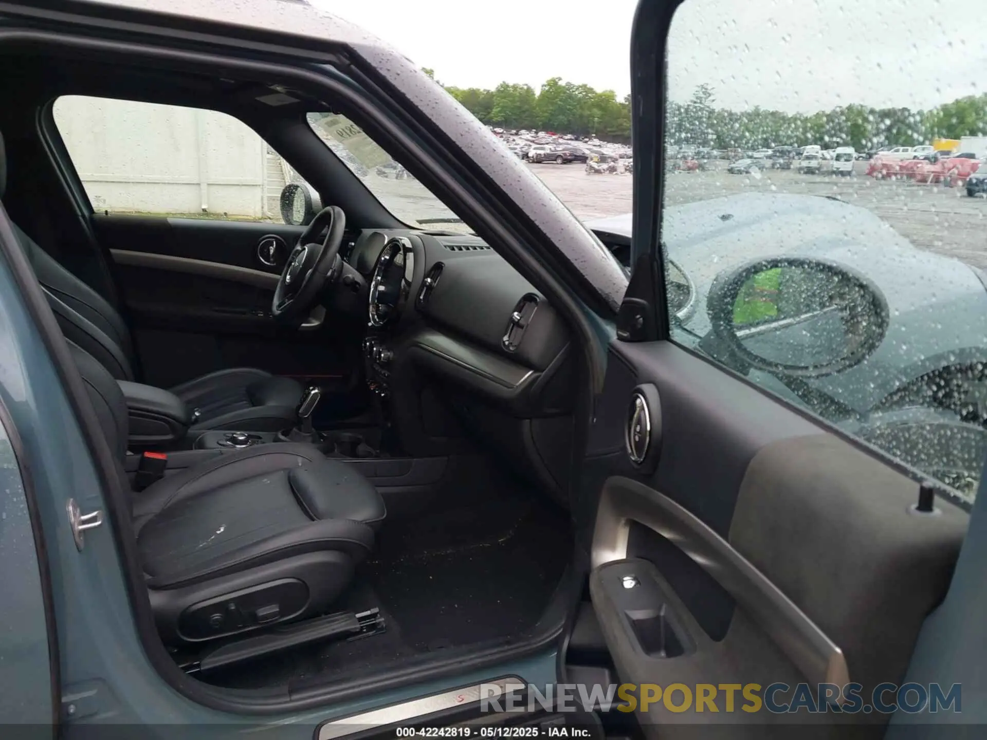 5 Photograph of a damaged car WMZ53BR03P3P97087 MINI COUNTRYMAN 2023