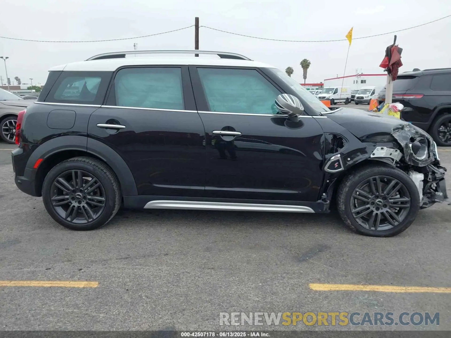 12 Photograph of a damaged car WMZ53BR09P3P70685 MINI COUNTRYMAN 2023