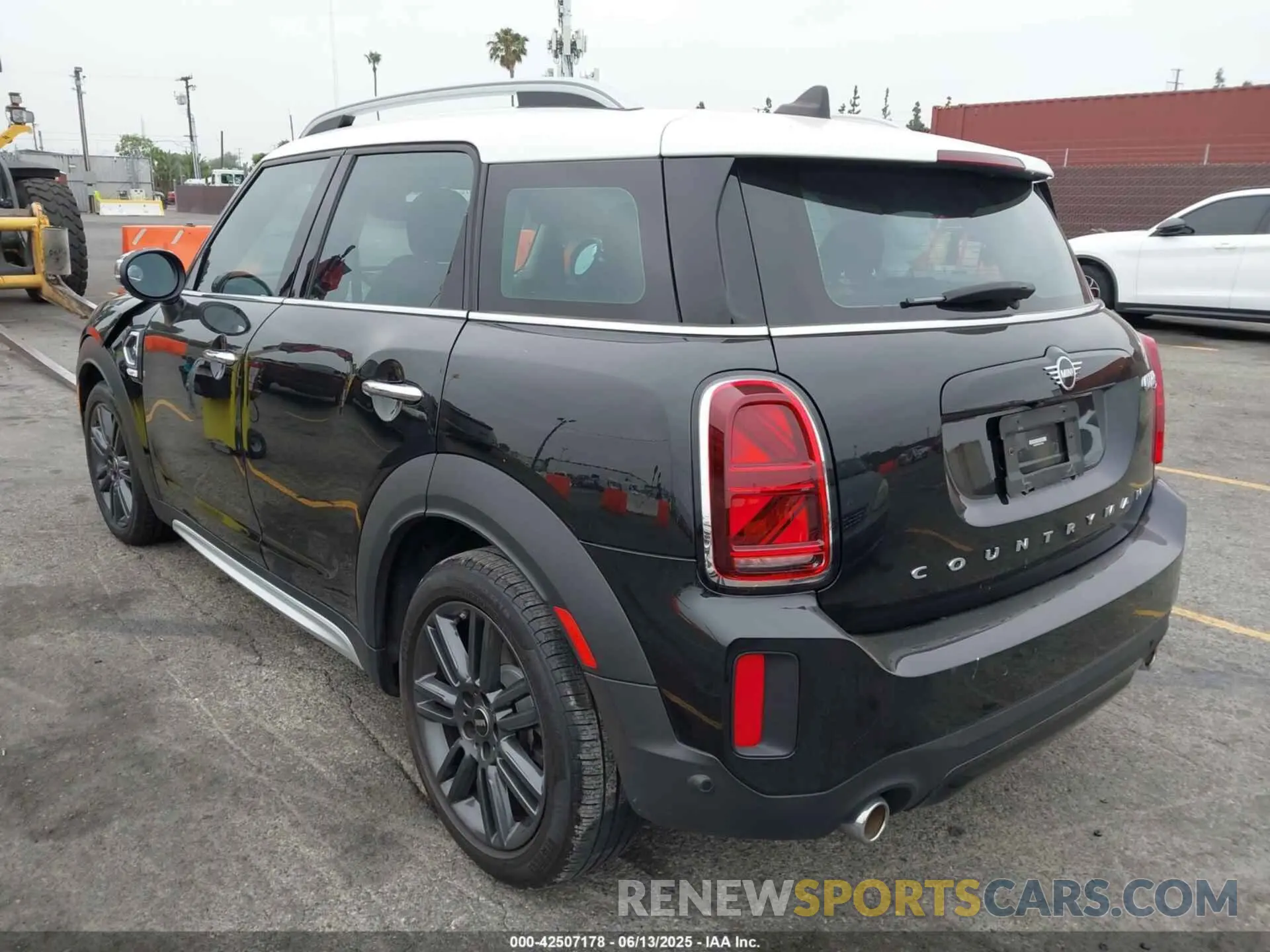 3 Photograph of a damaged car WMZ53BR09P3P70685 MINI COUNTRYMAN 2023