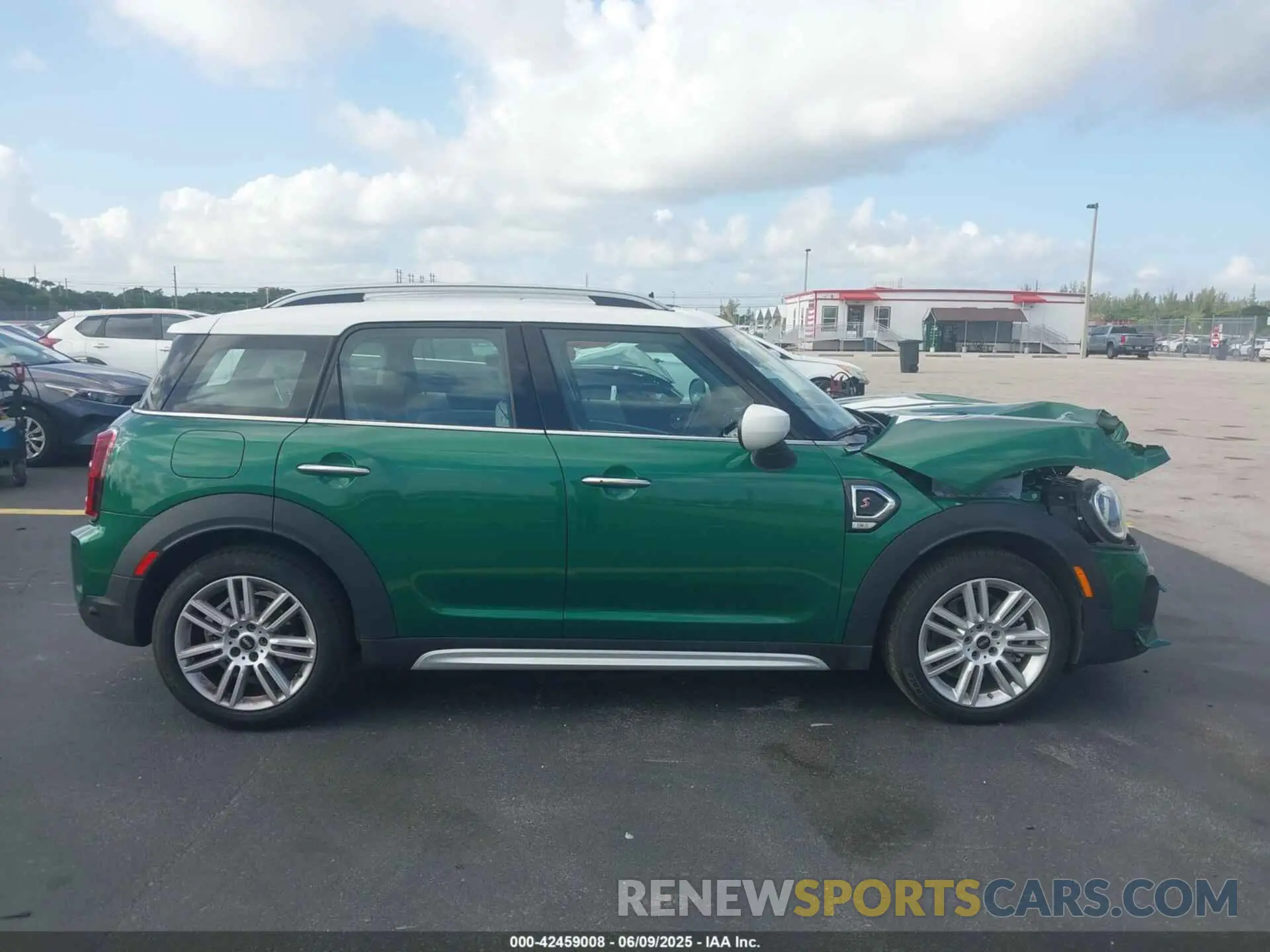 14 Photograph of a damaged car WMZ53BR00R3R59180 MINI COUNTRYMAN 2024