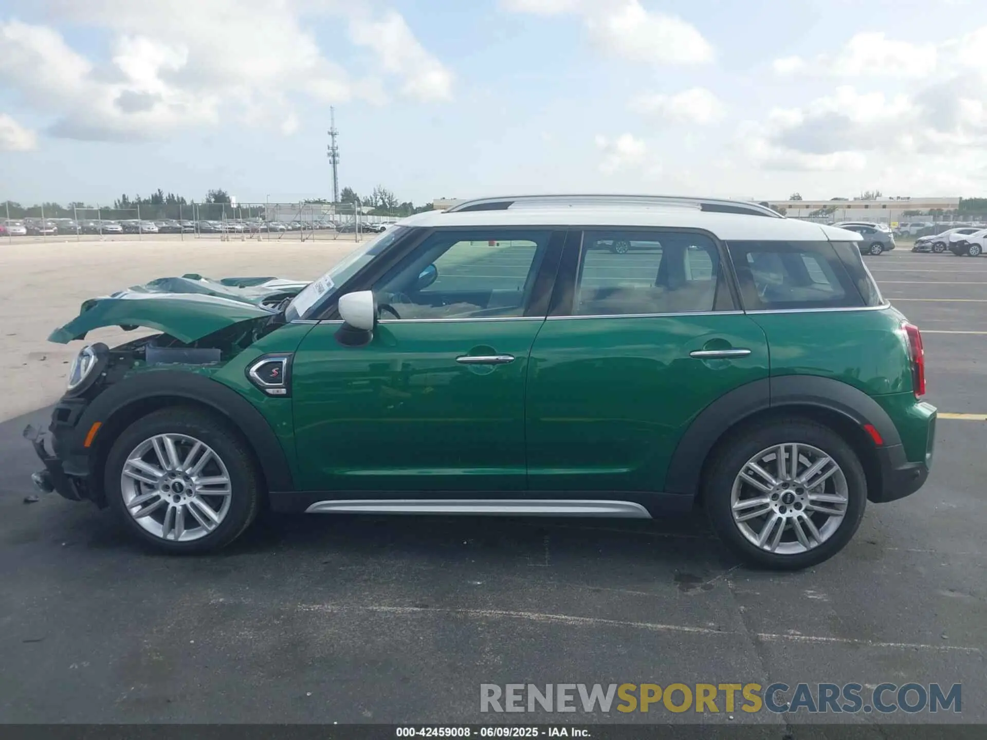15 Photograph of a damaged car WMZ53BR00R3R59180 MINI COUNTRYMAN 2024