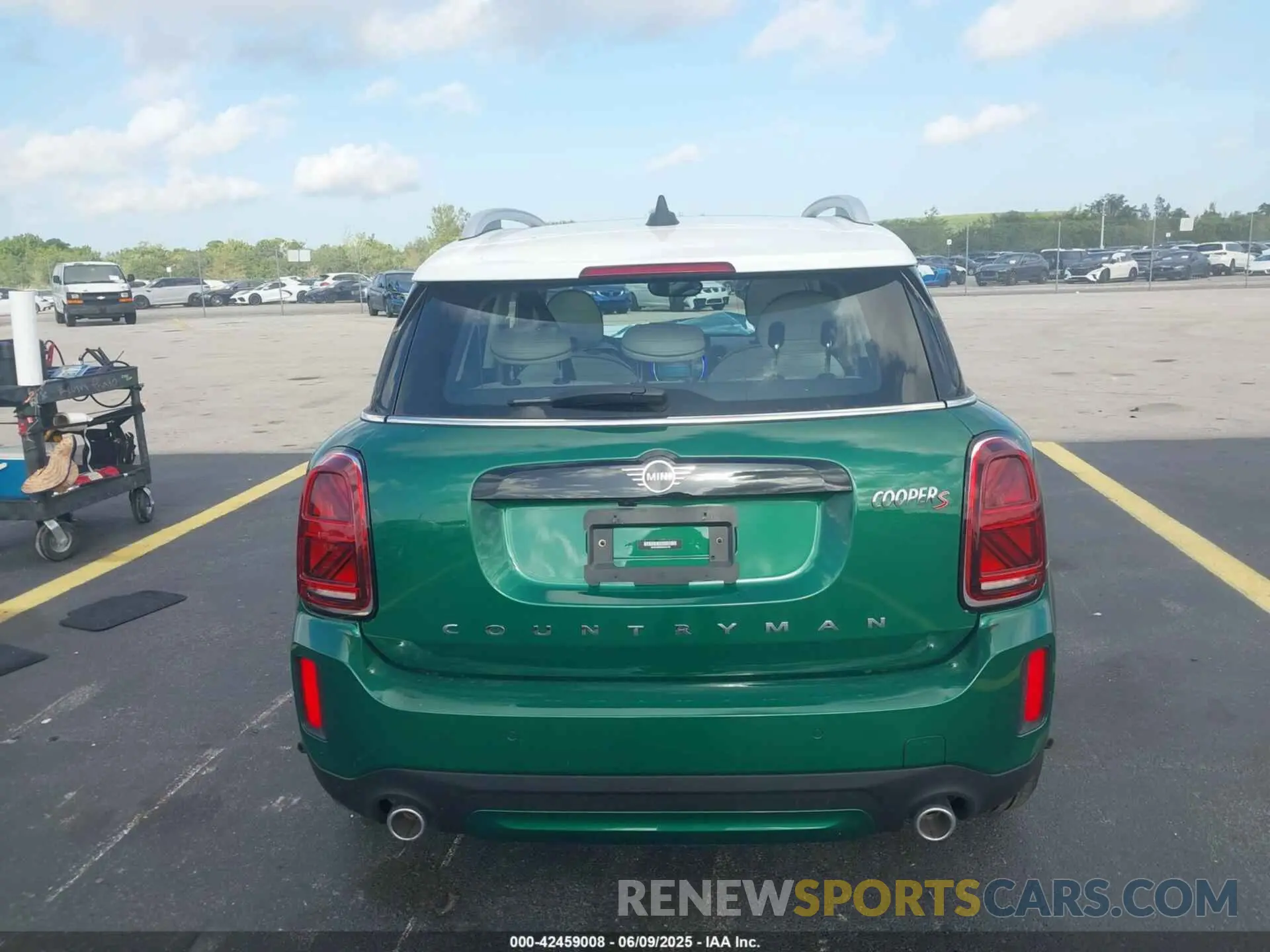 17 Photograph of a damaged car WMZ53BR00R3R59180 MINI COUNTRYMAN 2024