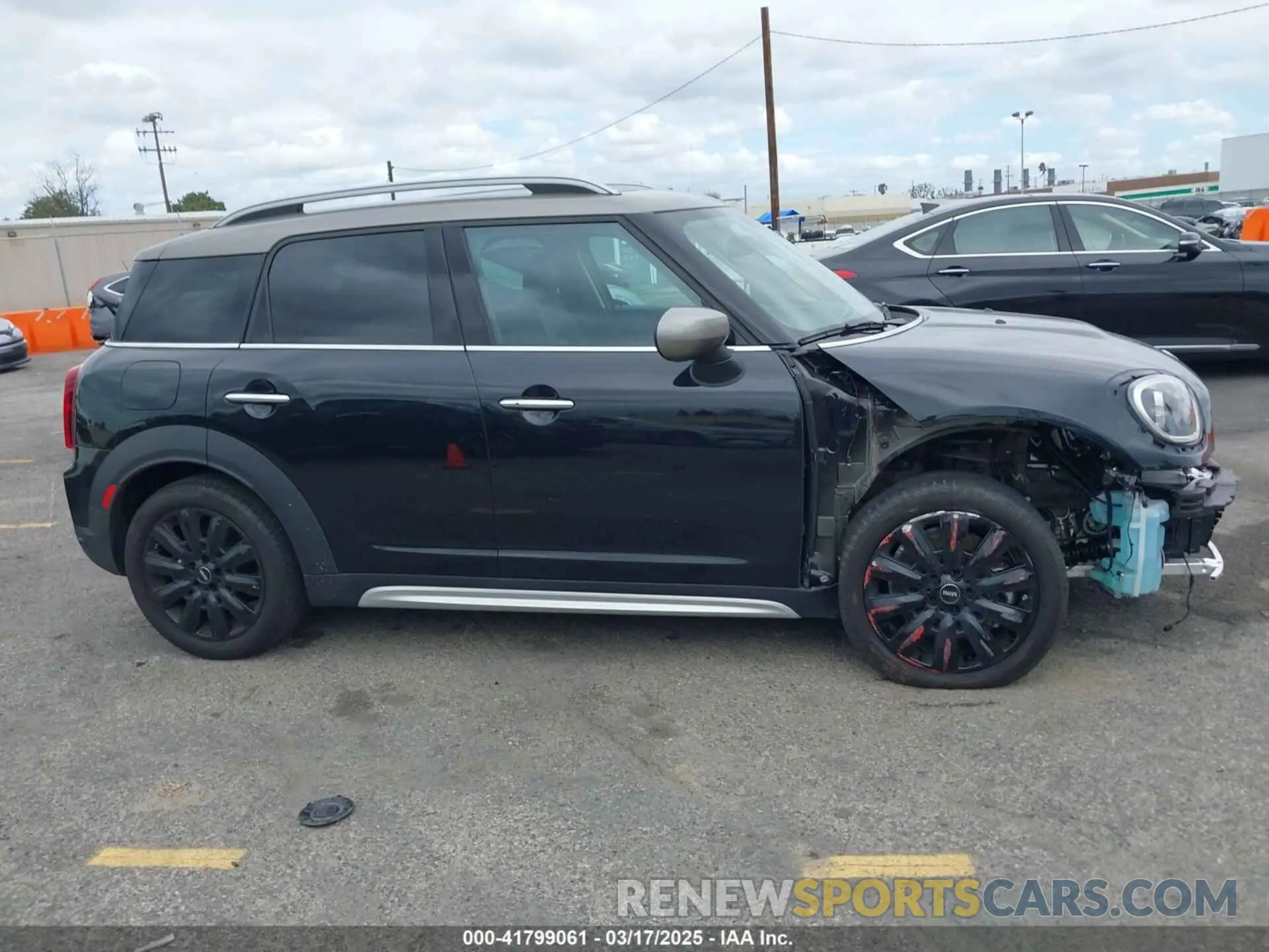 13 Photograph of a damaged car WMZ53BR00R3S05583 MINI COUNTRYMAN 2024