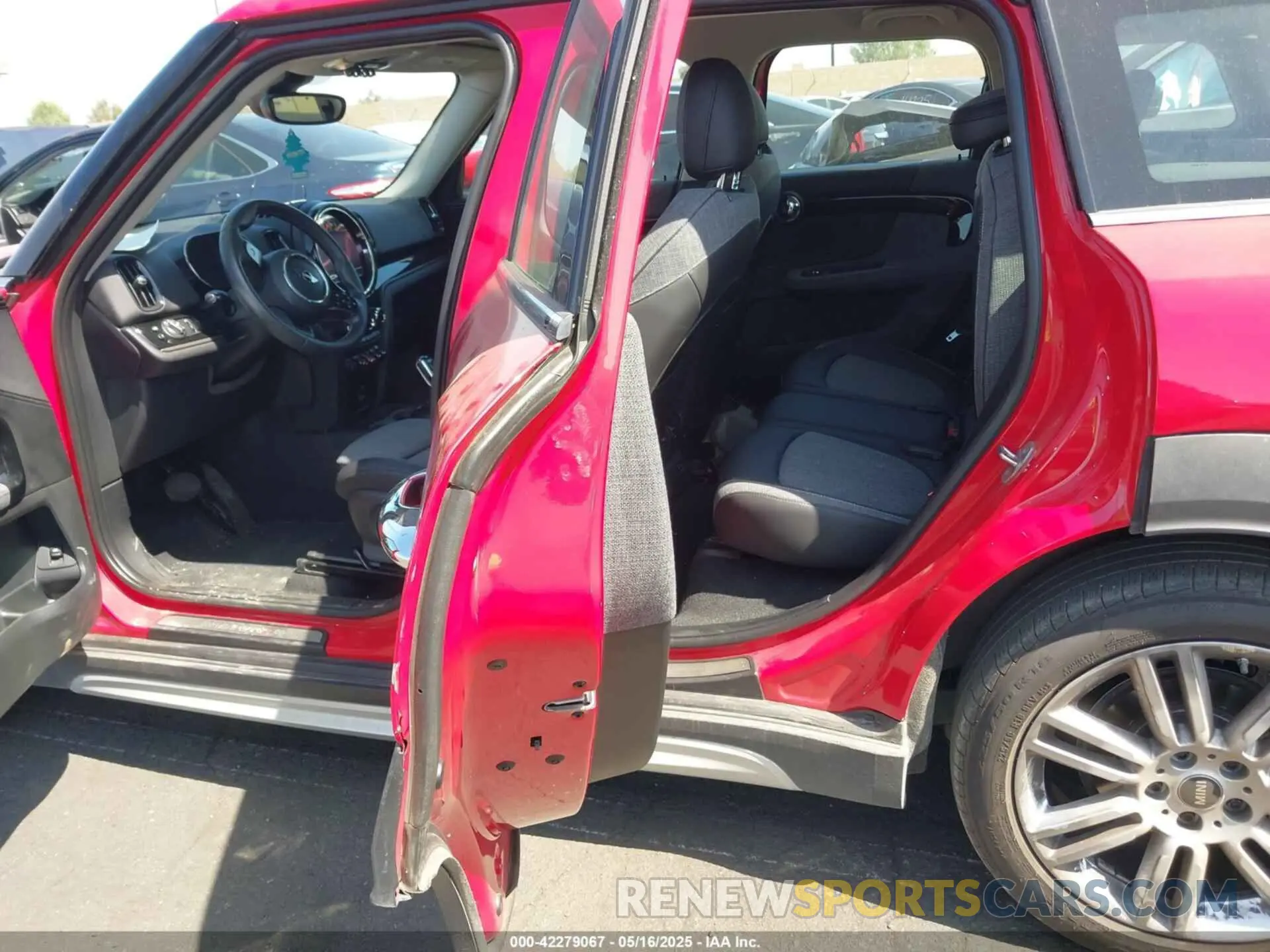 8 Photograph of a damaged car WMZ53BR05R3R86195 MINI COUNTRYMAN 2024