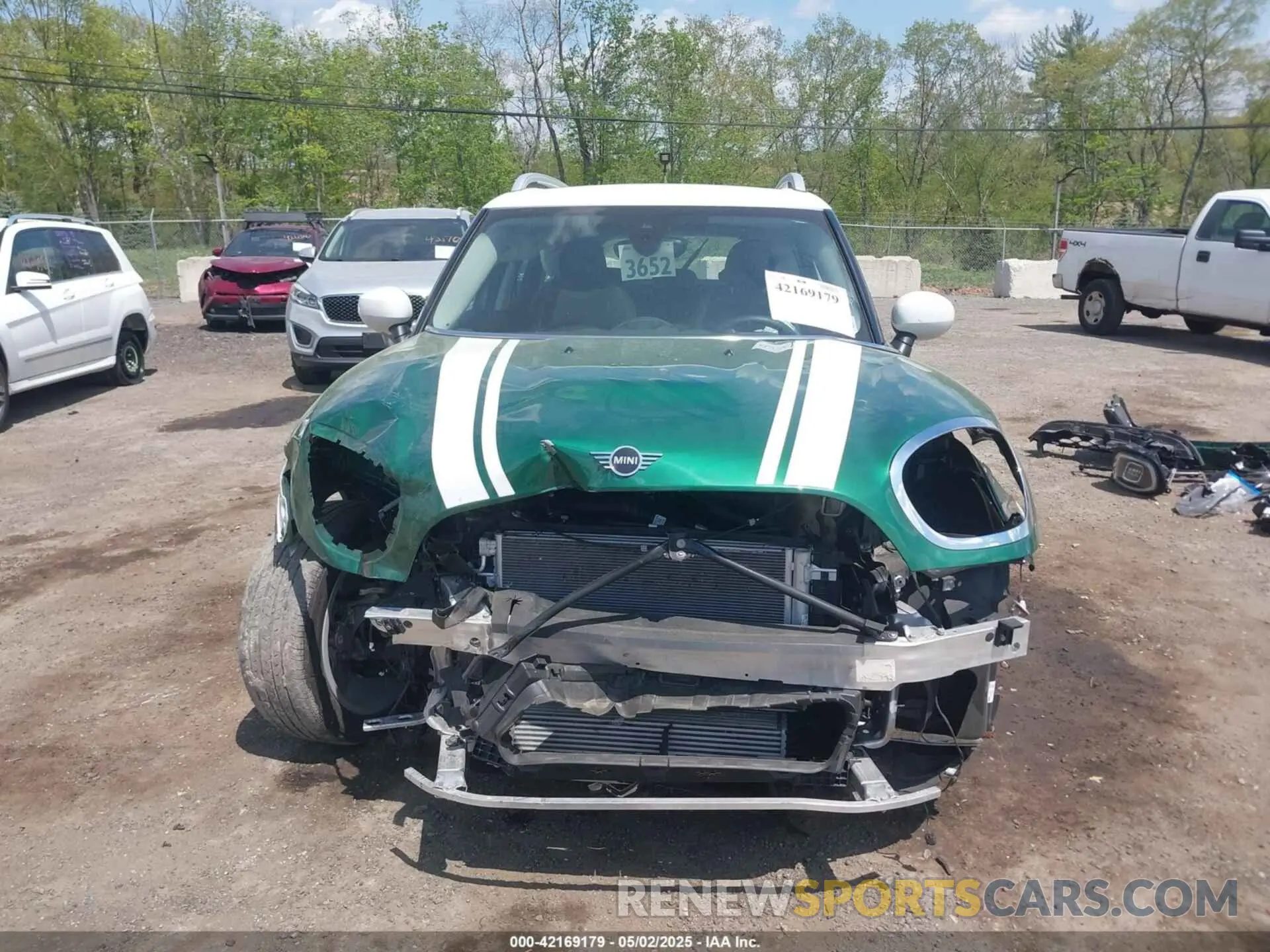 13 Photograph of a damaged car WMZ83BR07R3S15220 MINI COUNTRYMAN 2024