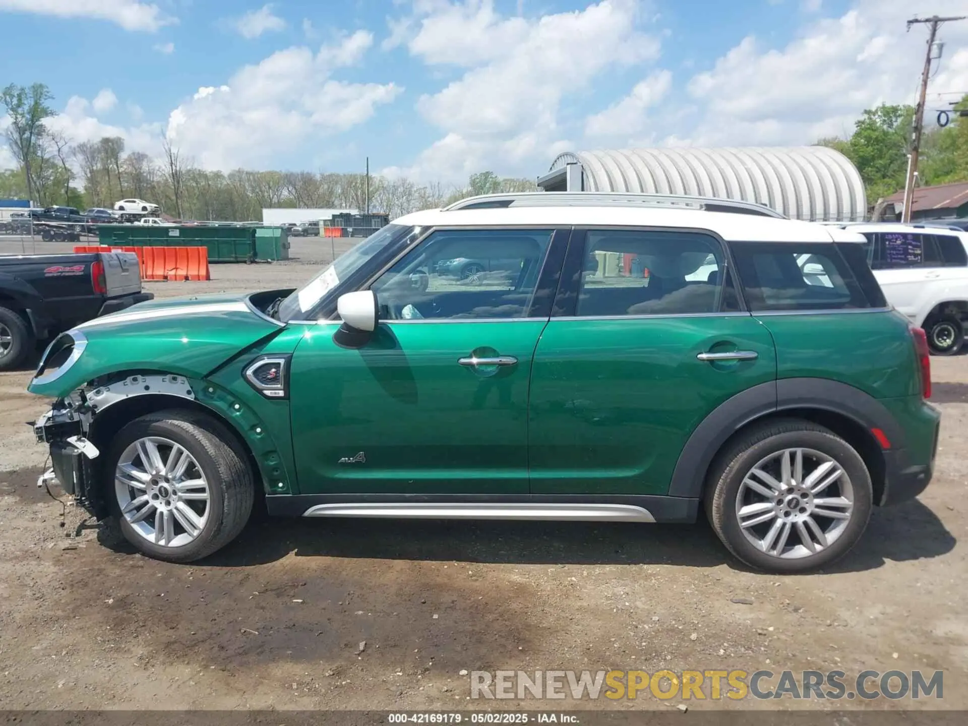 15 Photograph of a damaged car WMZ83BR07R3S15220 MINI COUNTRYMAN 2024