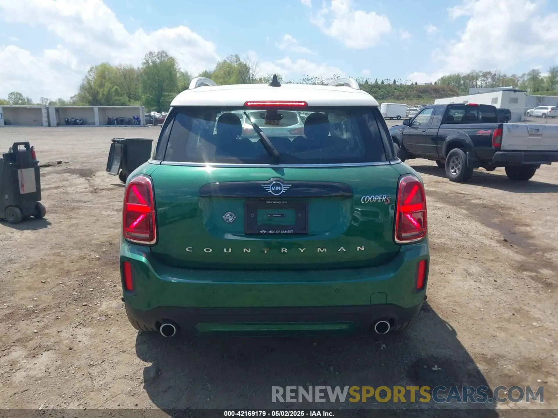 17 Photograph of a damaged car WMZ83BR07R3S15220 MINI COUNTRYMAN 2024
