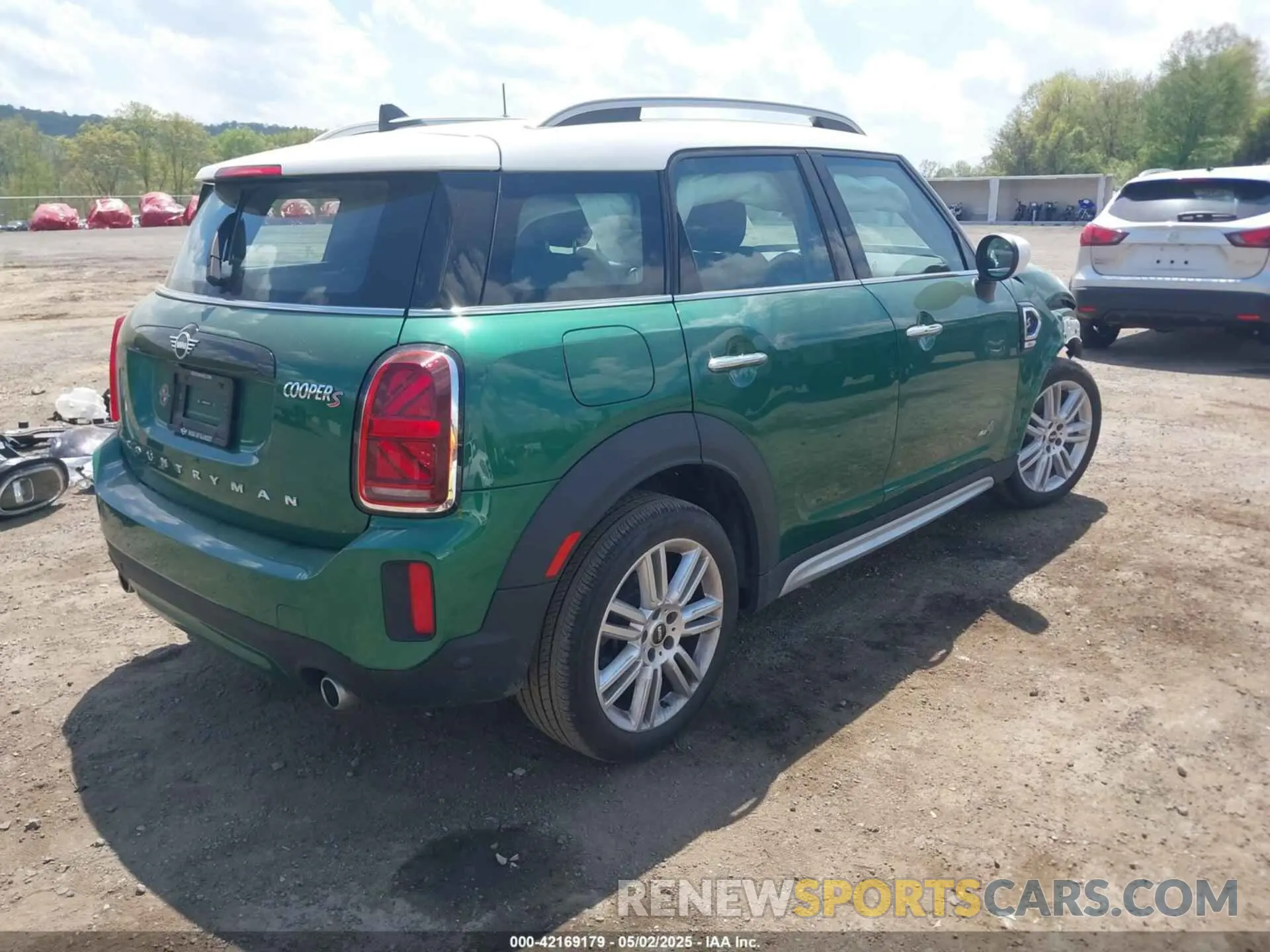 4 Photograph of a damaged car WMZ83BR07R3S15220 MINI COUNTRYMAN 2024