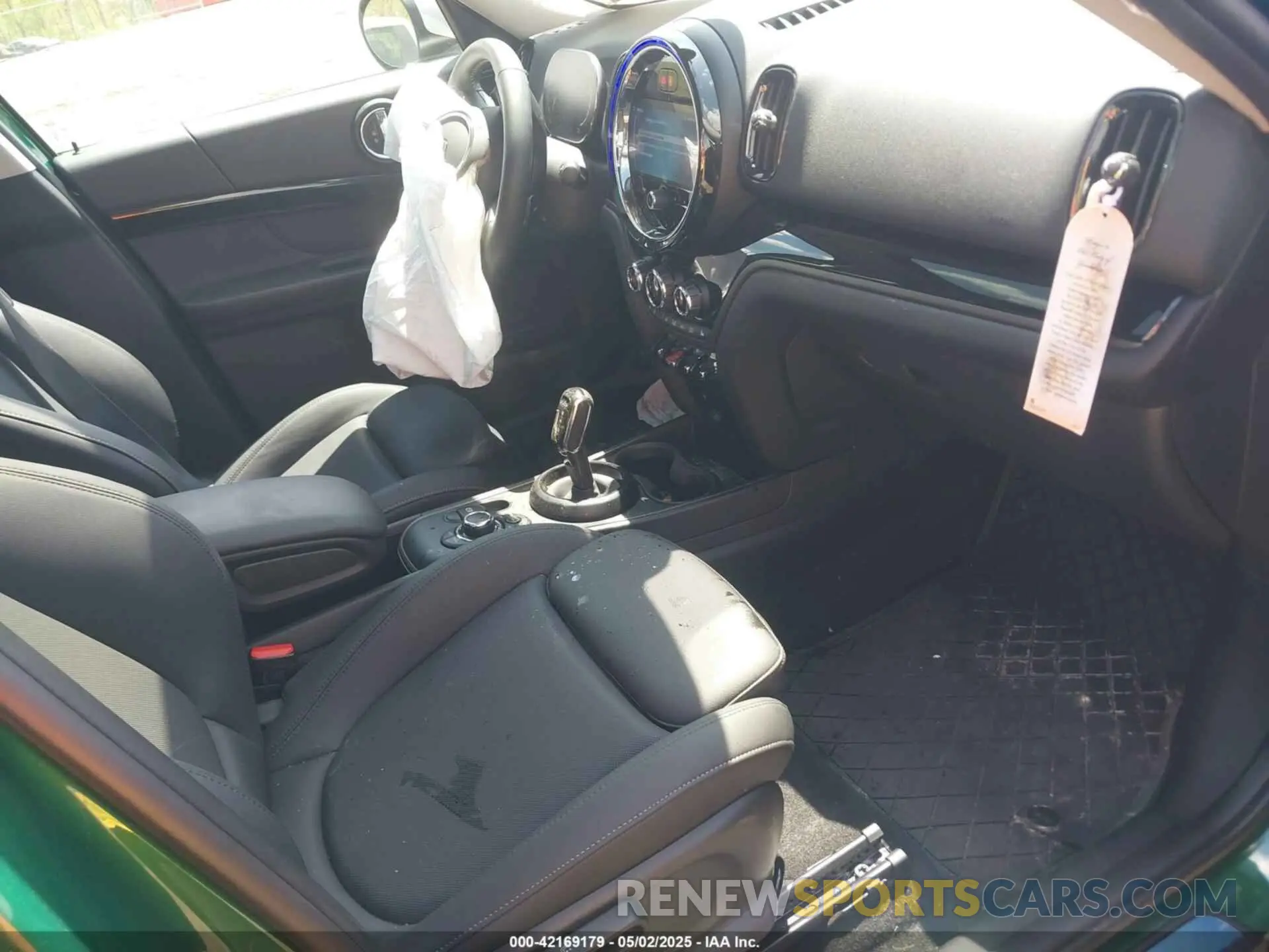 5 Photograph of a damaged car WMZ83BR07R3S15220 MINI COUNTRYMAN 2024
