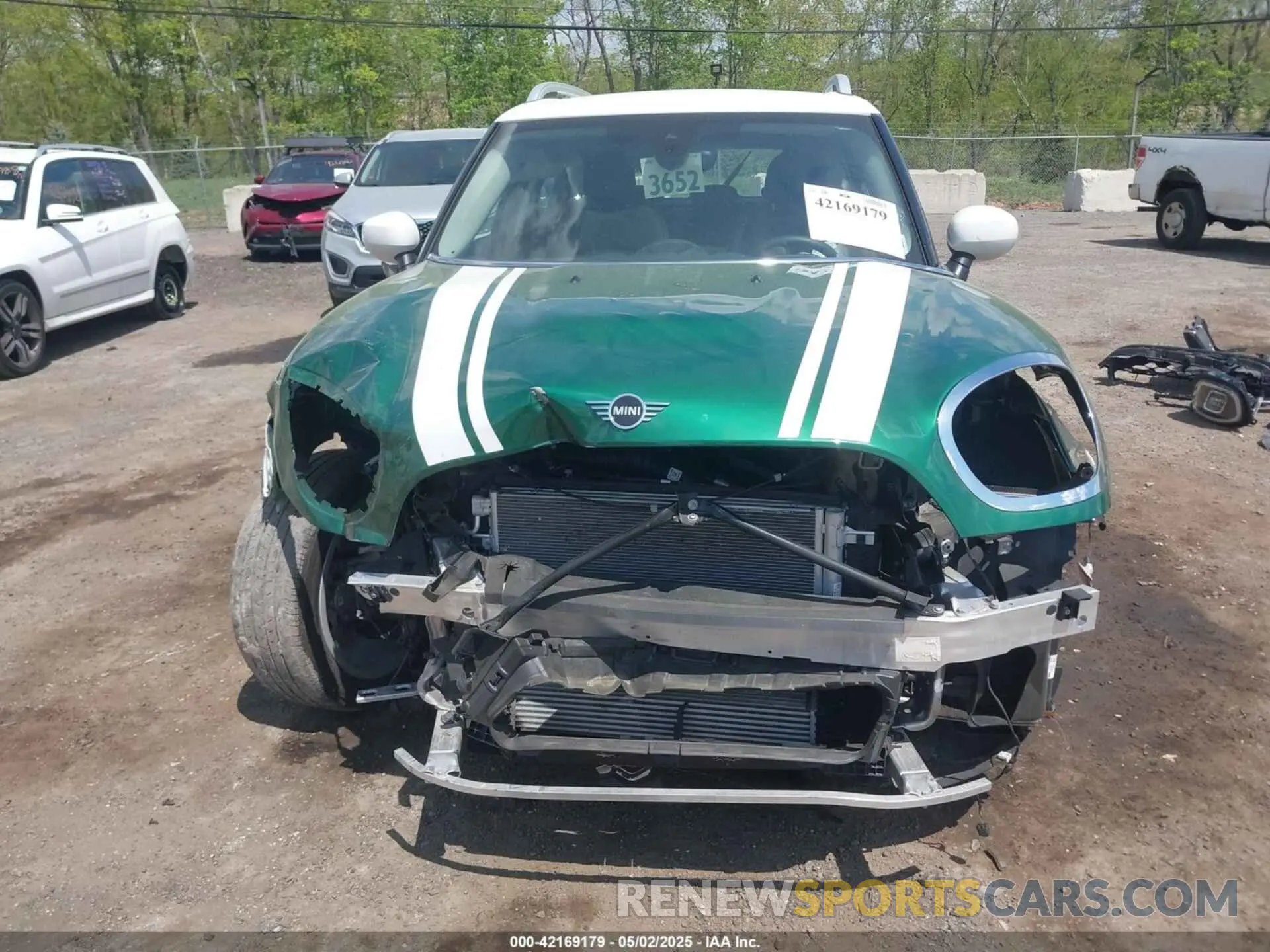 6 Photograph of a damaged car WMZ83BR07R3S15220 MINI COUNTRYMAN 2024
