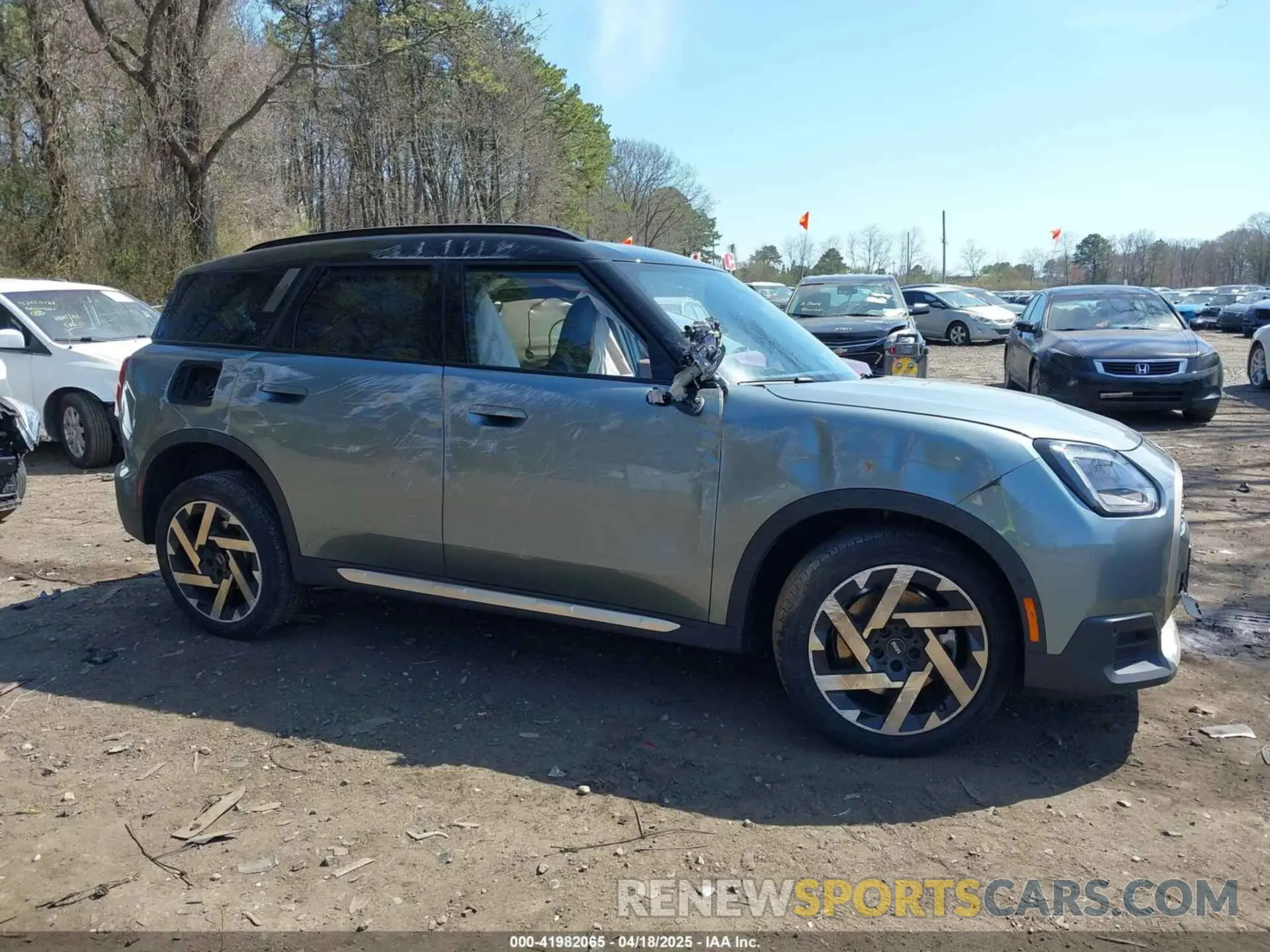 13 Photograph of a damaged car WMZ23GA02S7P85607 MINI COUNTRYMAN 2025