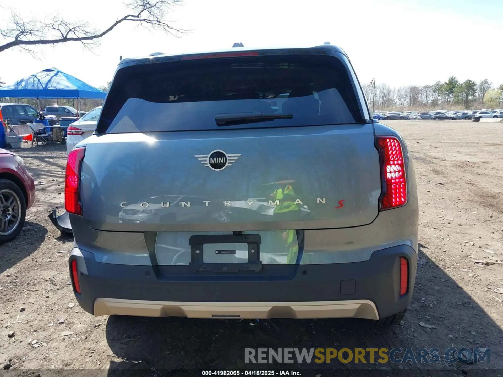 16 Photograph of a damaged car WMZ23GA02S7P85607 MINI COUNTRYMAN 2025