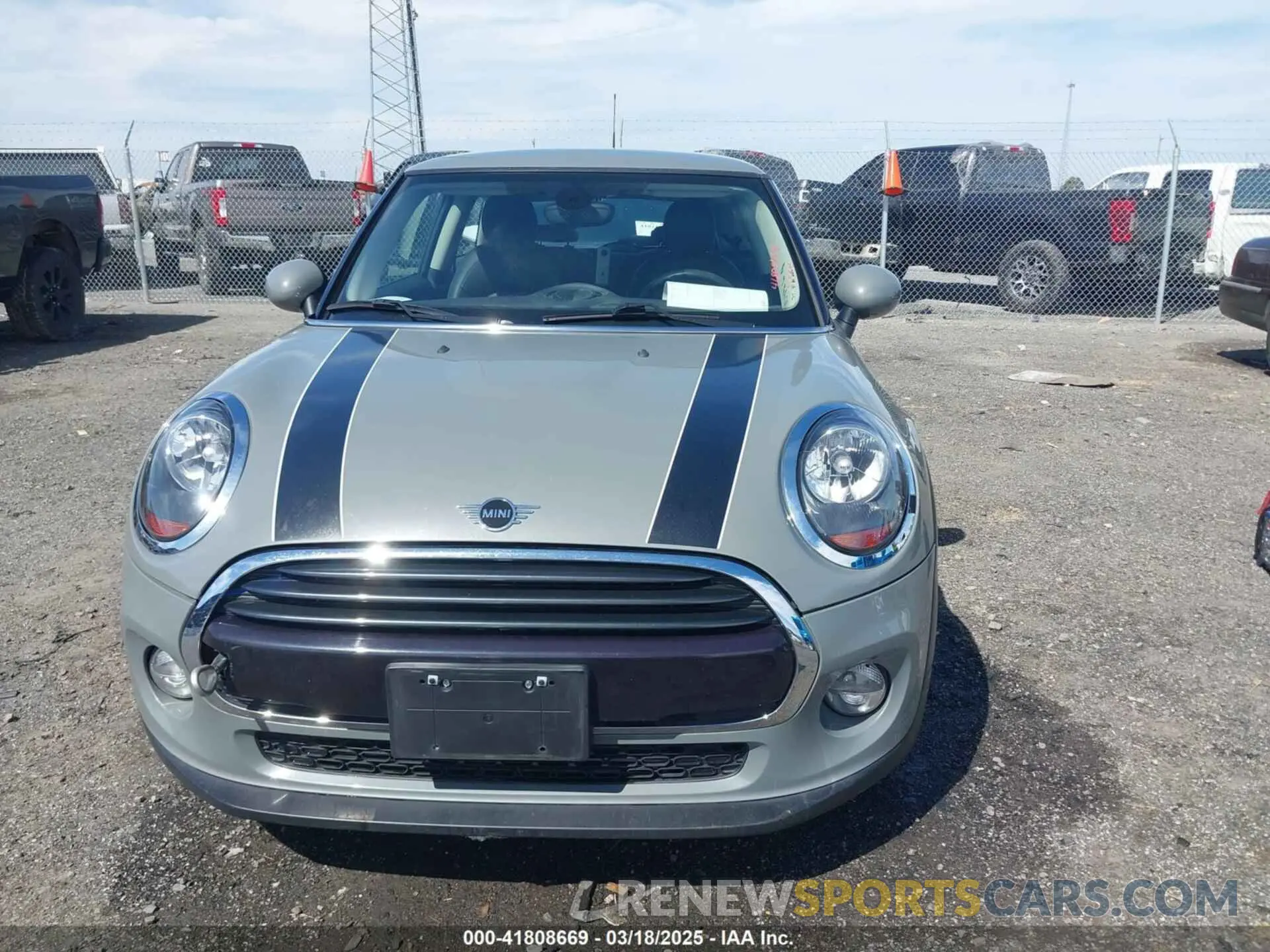 12 Photograph of a damaged car WMWXP5C55K2H29830 MINI HARDTOP 2019
