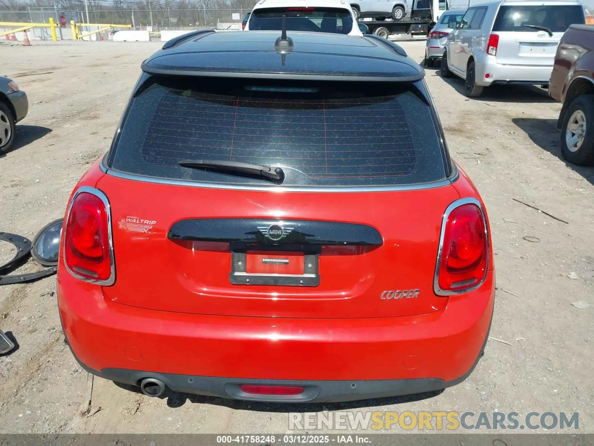 17 Фотография поврежденного автомобиля WMWXP5C5XK2H32139 MINI HARDTOP 2019