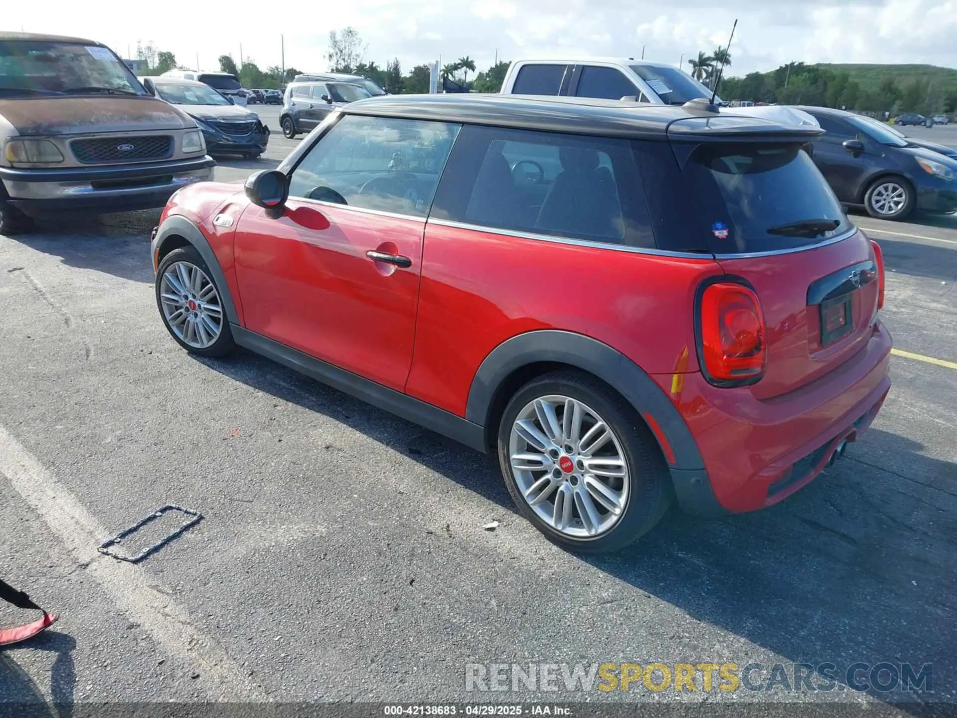 3 Фотография поврежденного автомобиля WMWXP7C54K2A53592 MINI HARDTOP 2019