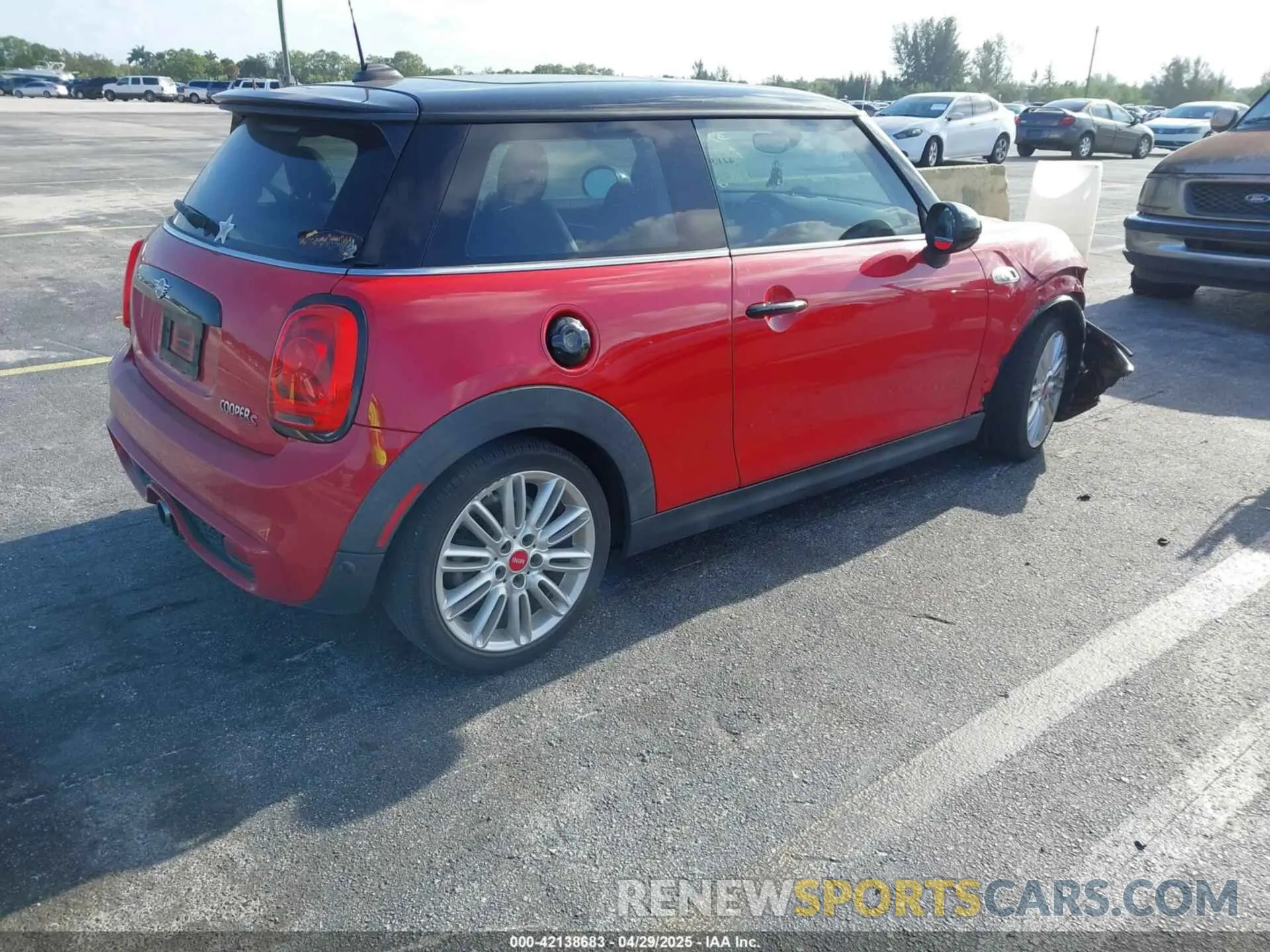 4 Фотография поврежденного автомобиля WMWXP7C54K2A53592 MINI HARDTOP 2019