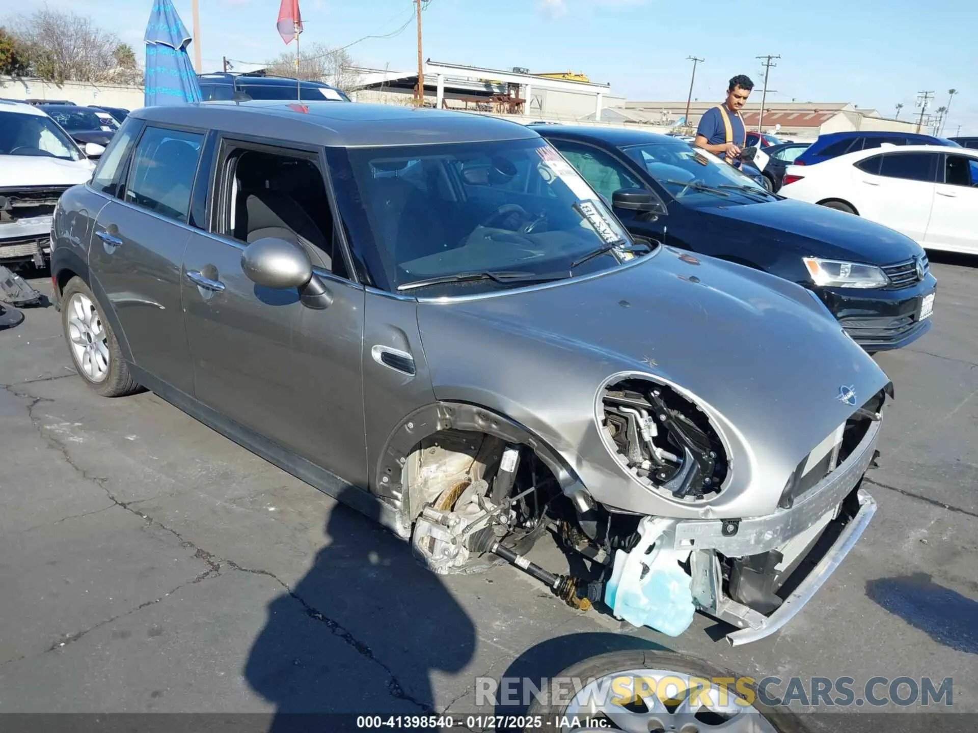 1 Фотография поврежденного автомобиля WMWXU1C59K2L24715 MINI HARDTOP 2019