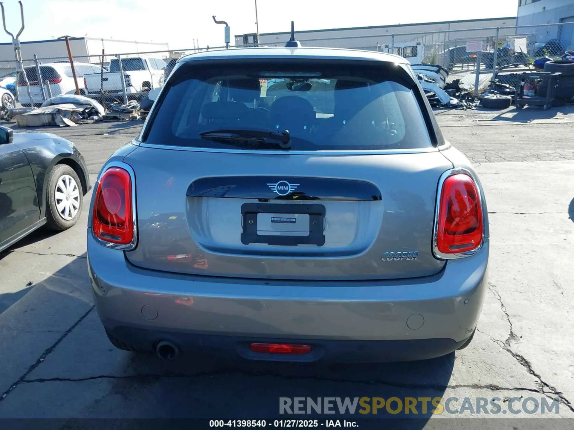 17 Фотография поврежденного автомобиля WMWXU1C59K2L24715 MINI HARDTOP 2019