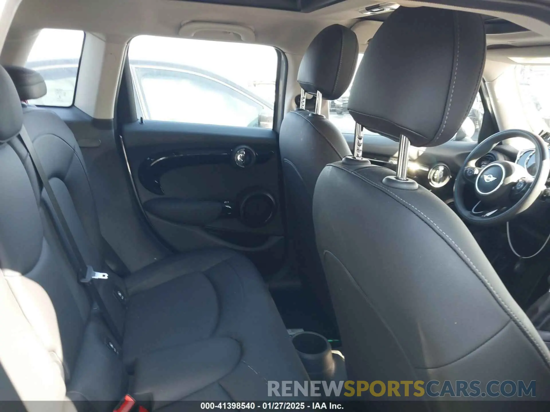 8 Фотография поврежденного автомобиля WMWXU1C59K2L24715 MINI HARDTOP 2019