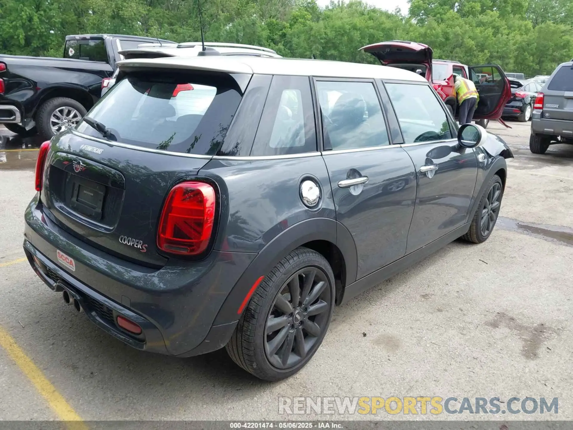 4 Photograph of a damaged car WMWXU3C54K2H86856 MINI HARDTOP 2019