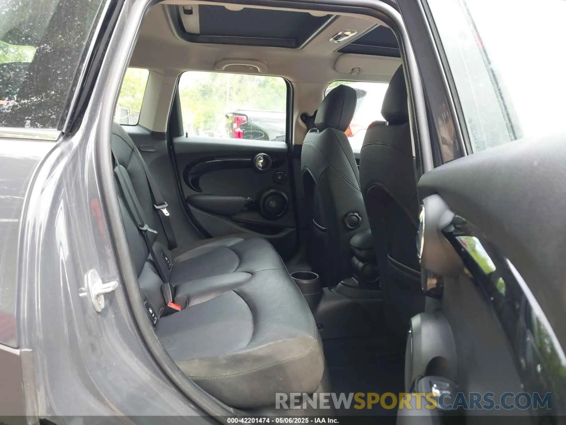 8 Photograph of a damaged car WMWXU3C54K2H86856 MINI HARDTOP 2019