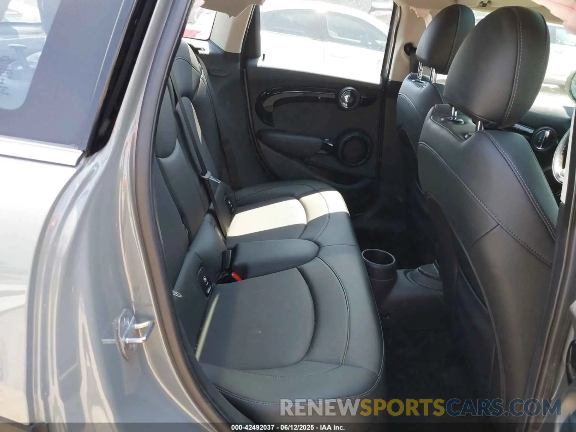 8 Photograph of a damaged car WMWXU3C57K2H54547 MINI HARDTOP 2019
