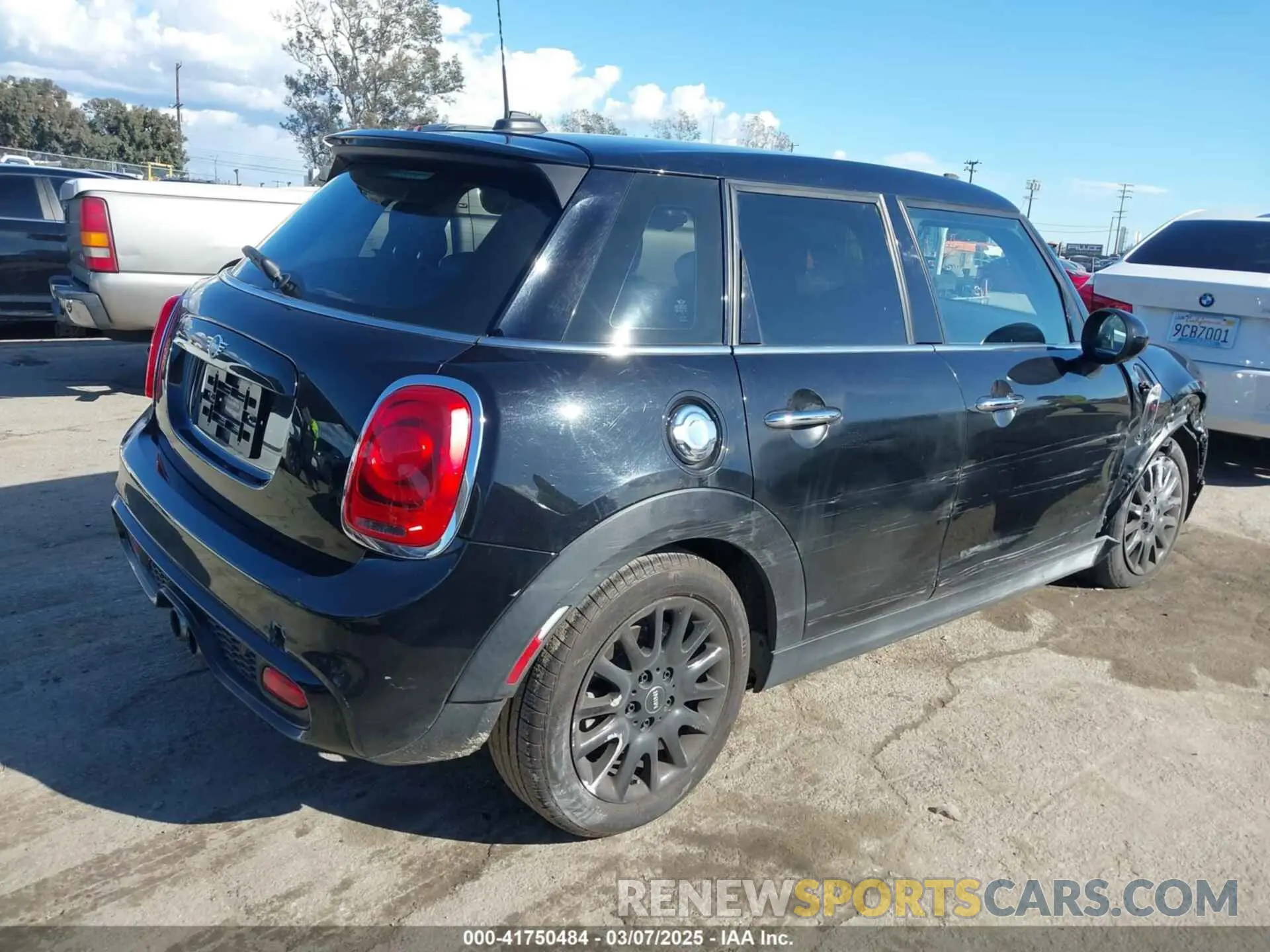 4 Photograph of a damaged car WMWXU3C58K2H88917 MINI HARDTOP 2019