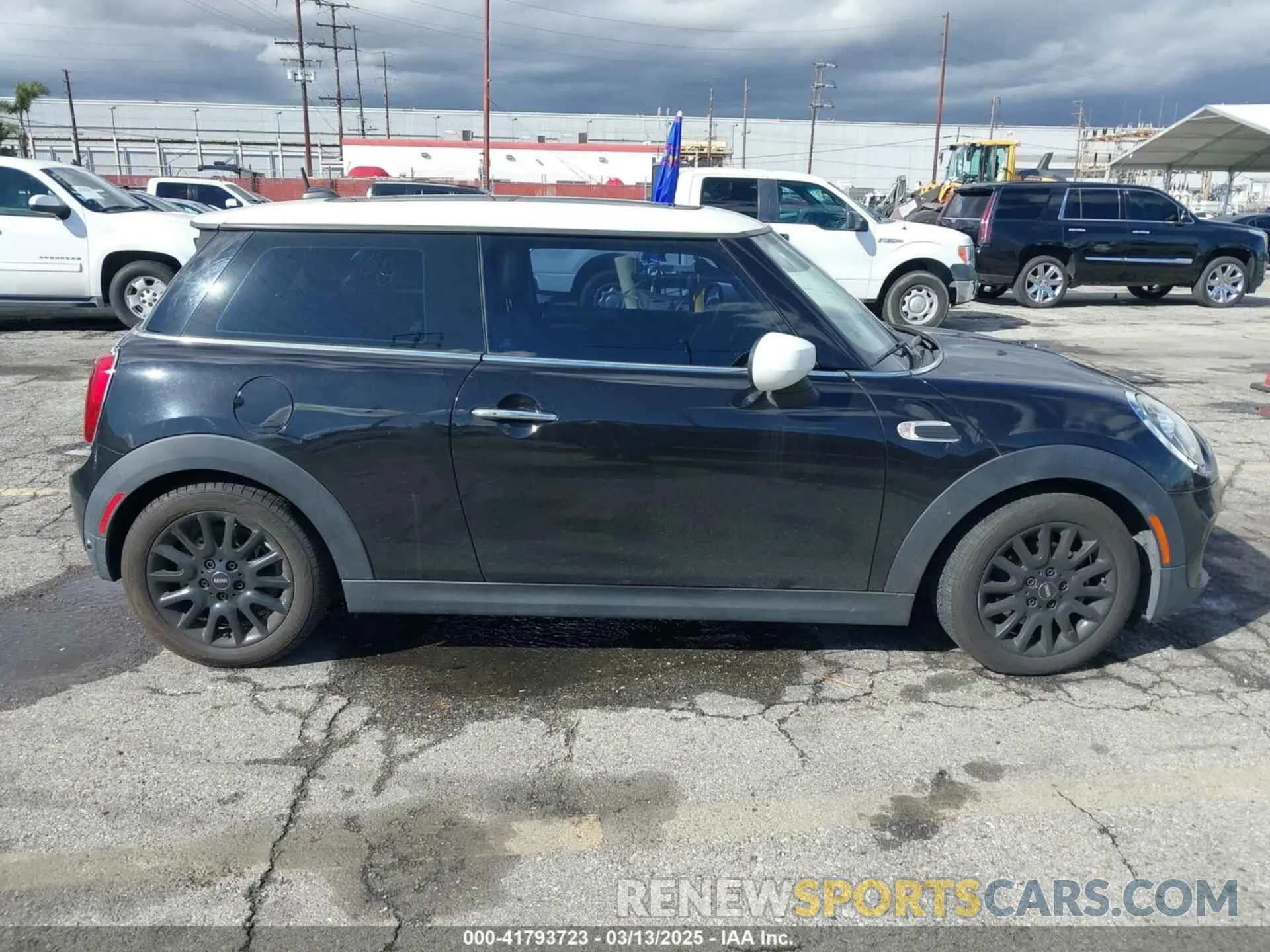 13 Фотография поврежденного автомобиля WMWXR3C02L2M01430 MINI HARDTOP 2020