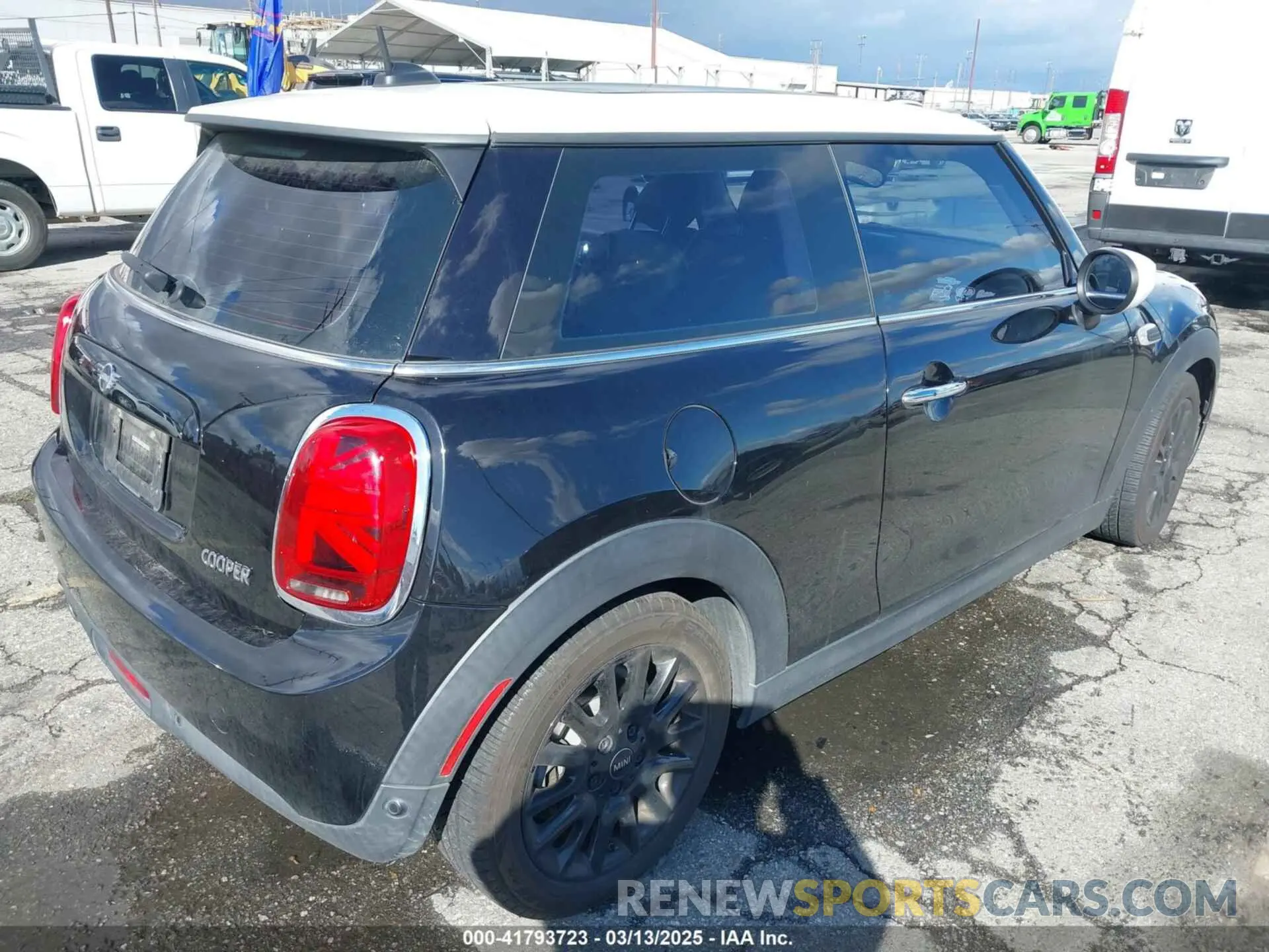 4 Фотография поврежденного автомобиля WMWXR3C02L2M01430 MINI HARDTOP 2020