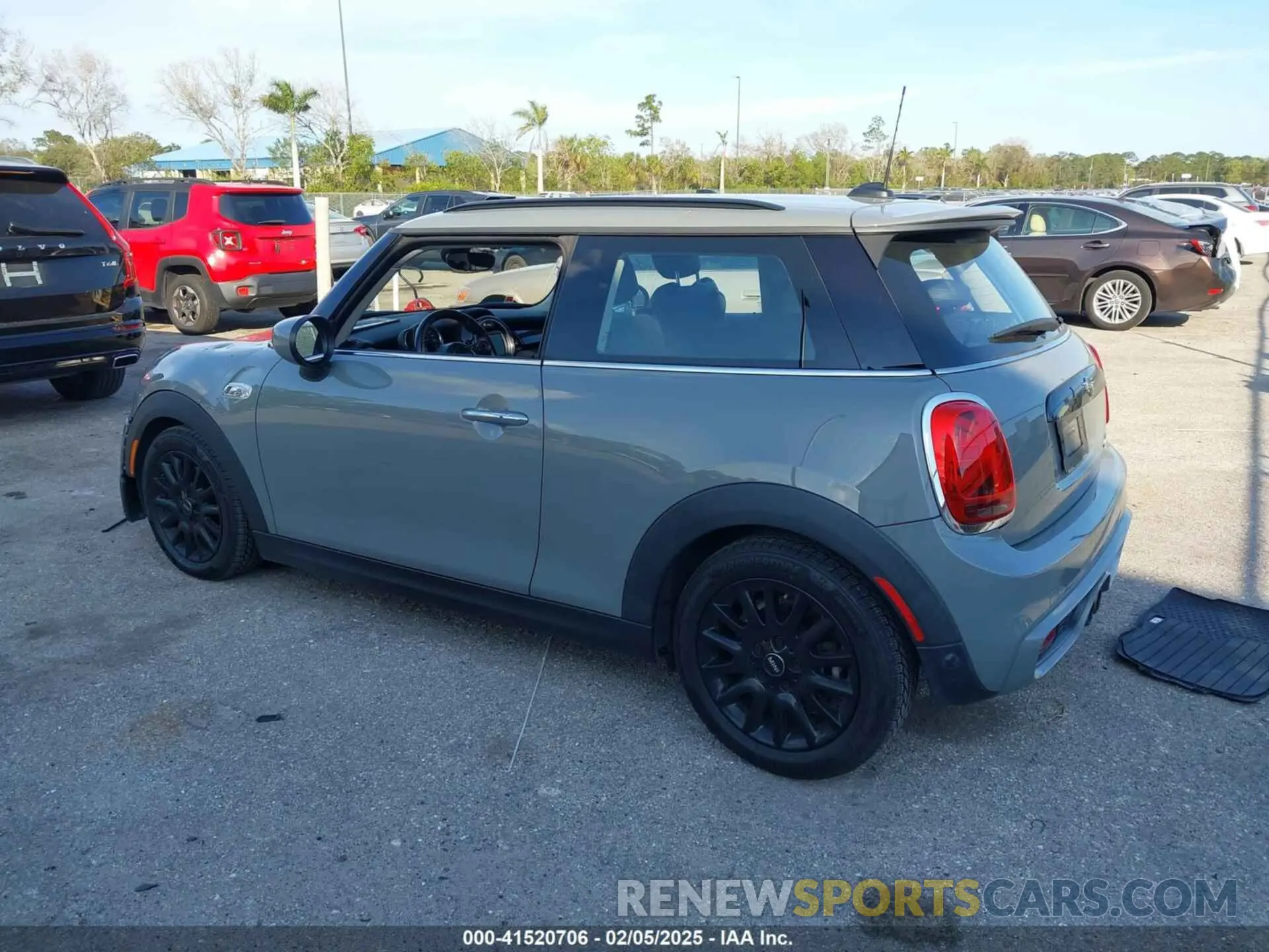 3 Photograph of a damaged car WMWXR5C00L2M23924 MINI HARDTOP 2020