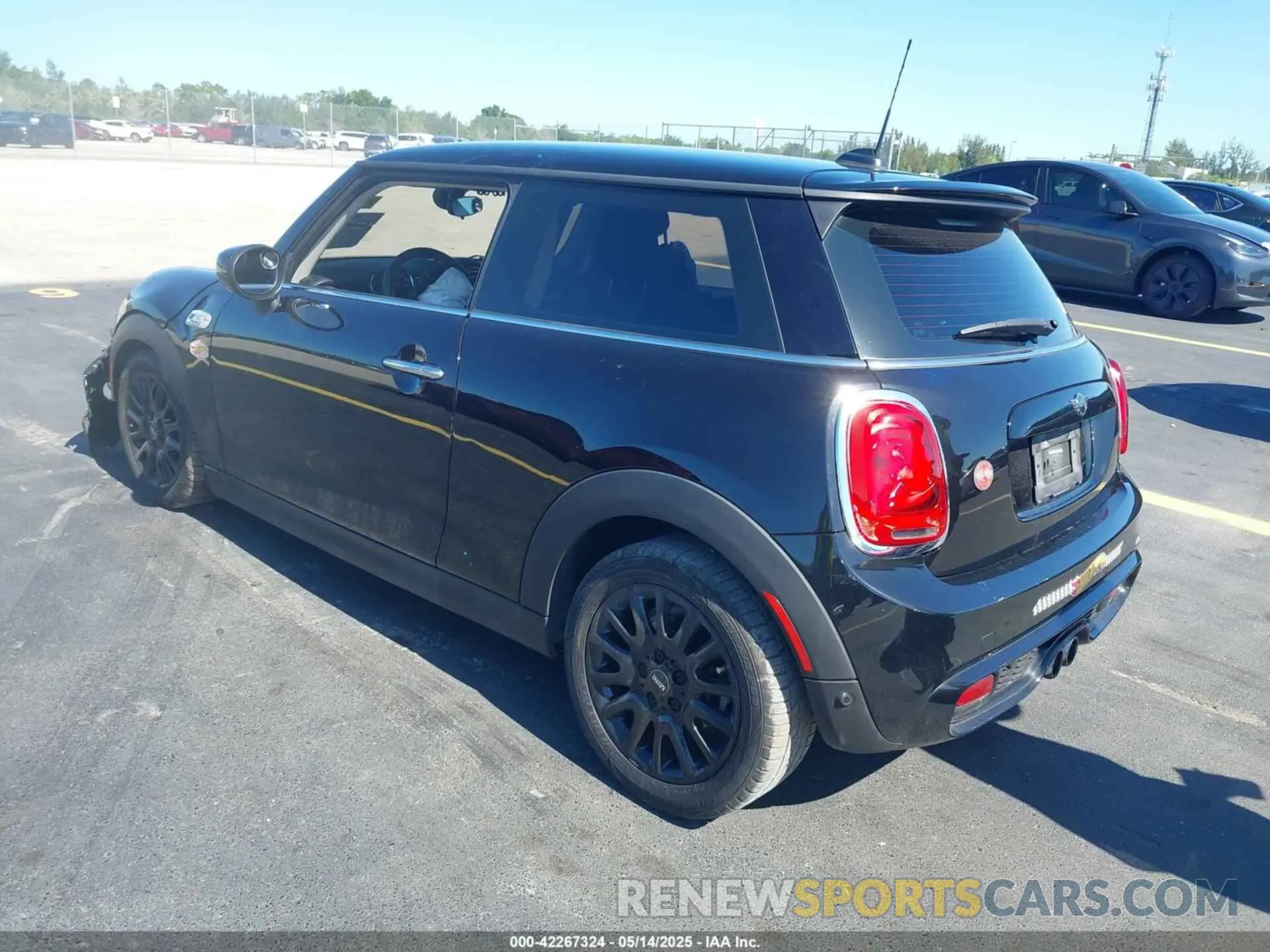 3 Фотография поврежденного автомобиля WMWXR5C04L2M82197 MINI HARDTOP 2020