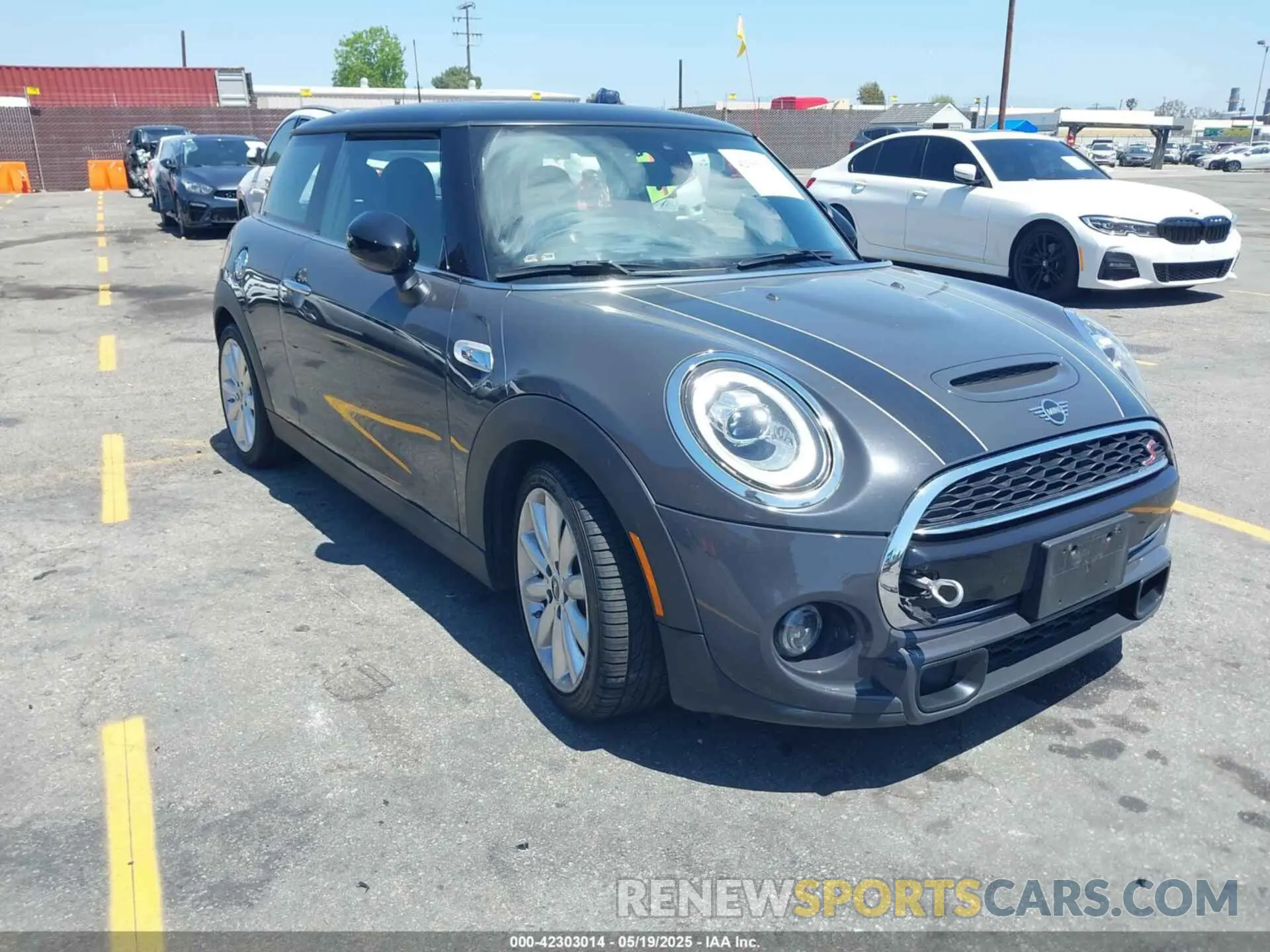 1 Photograph of a damaged car WMWXR5C06L2M16511 MINI HARDTOP 2020