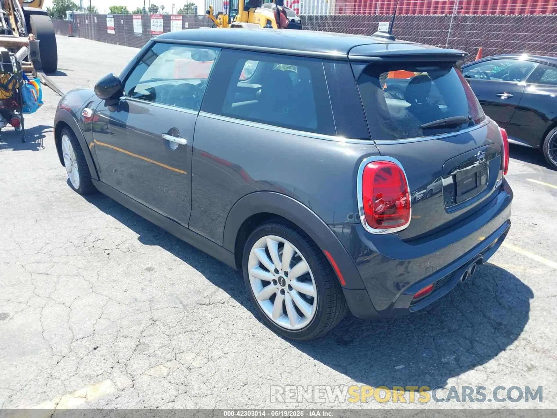 3 Photograph of a damaged car WMWXR5C06L2M16511 MINI HARDTOP 2020