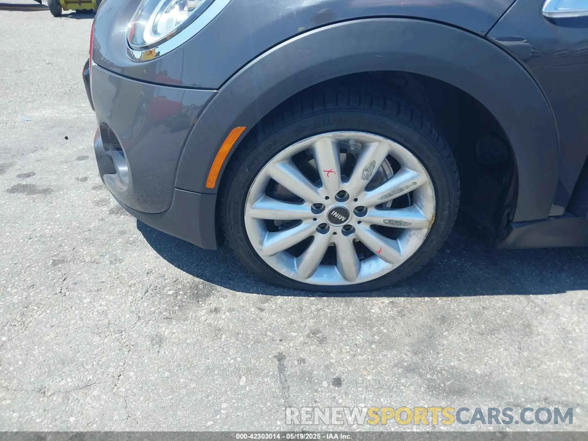6 Photograph of a damaged car WMWXR5C06L2M16511 MINI HARDTOP 2020