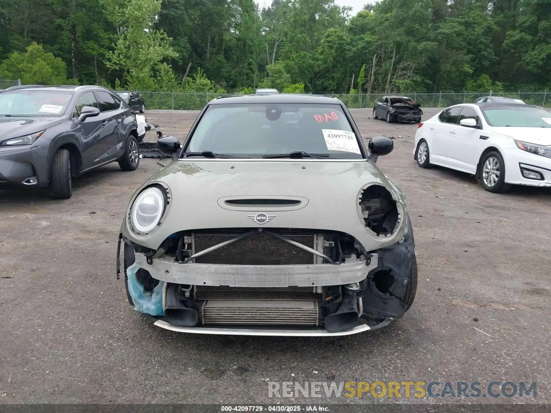 13 Photograph of a damaged car WMWXU9C03L2M42988 MINI HARDTOP 2020