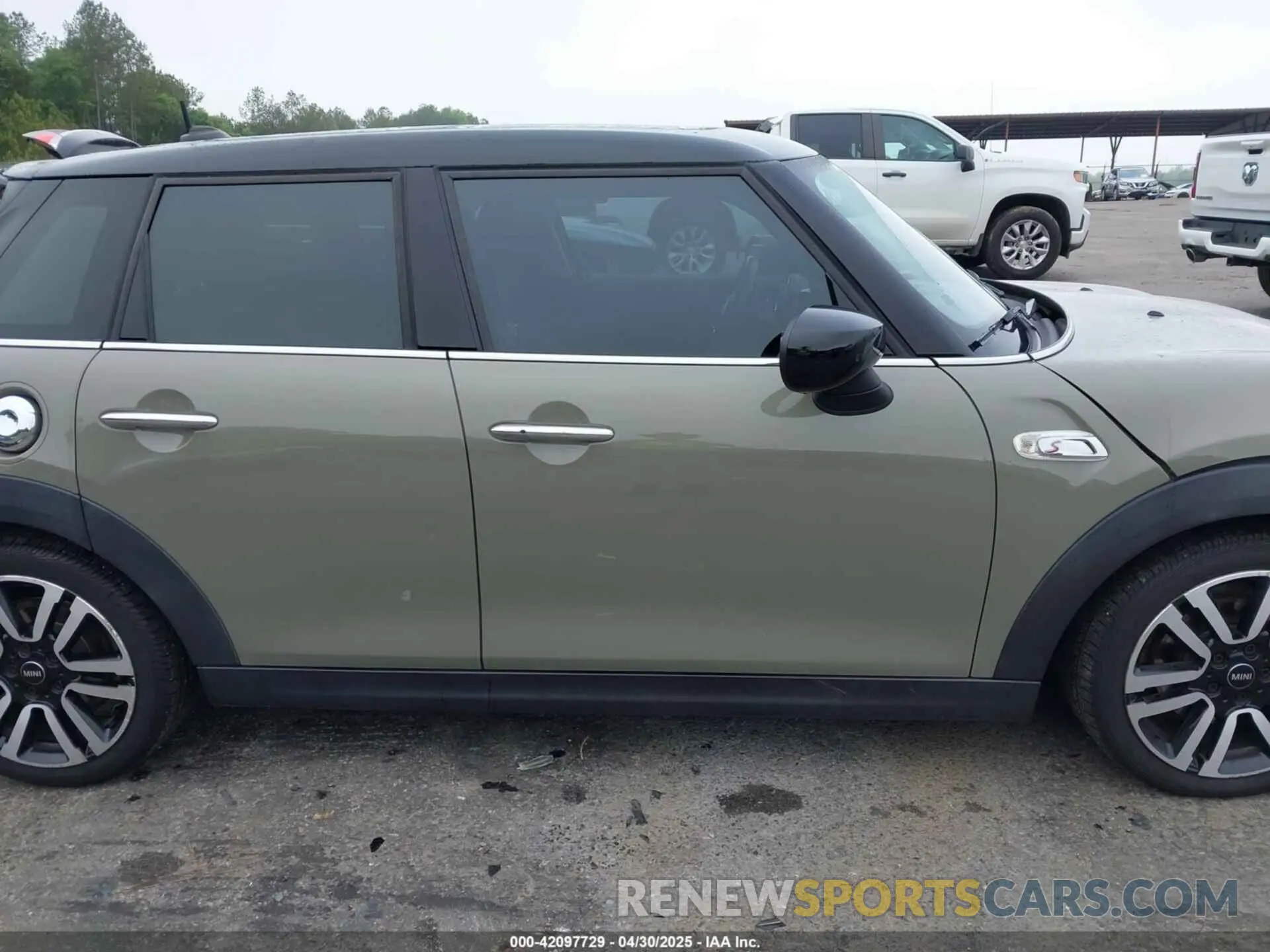 14 Photograph of a damaged car WMWXU9C03L2M42988 MINI HARDTOP 2020