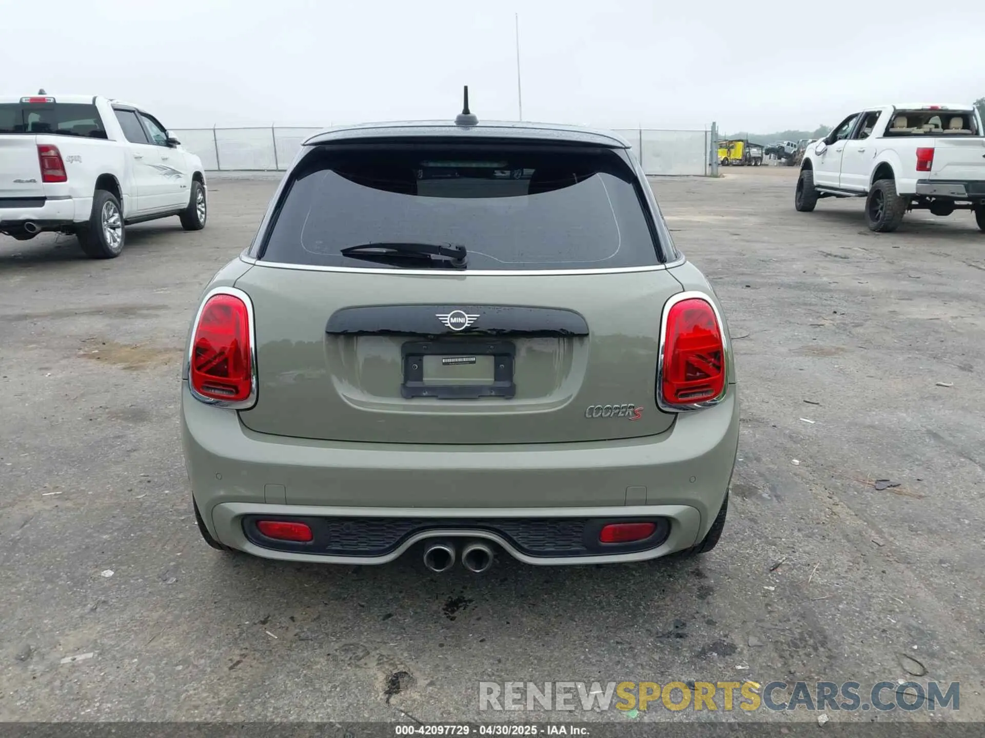 17 Photograph of a damaged car WMWXU9C03L2M42988 MINI HARDTOP 2020