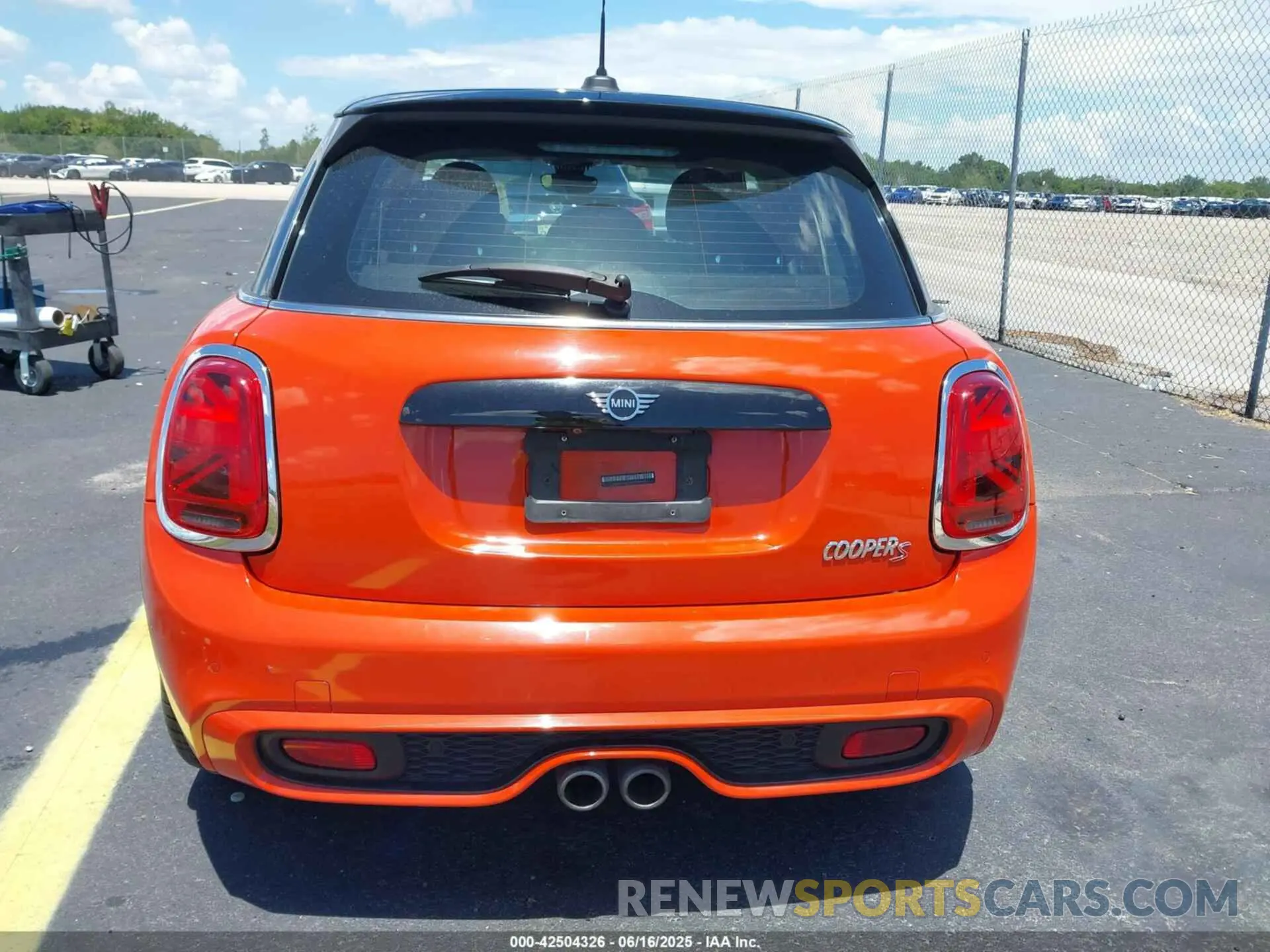 17 Фотография поврежденного автомобиля WMWXU9C05L2L88707 MINI HARDTOP 2020