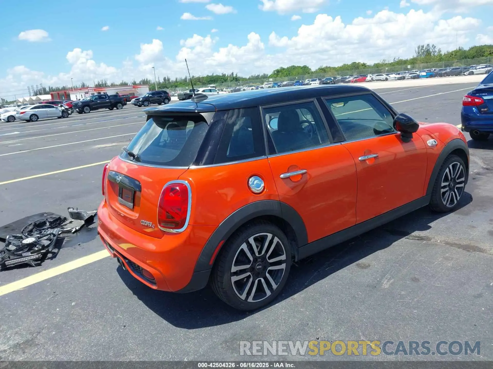 4 Фотография поврежденного автомобиля WMWXU9C05L2L88707 MINI HARDTOP 2020