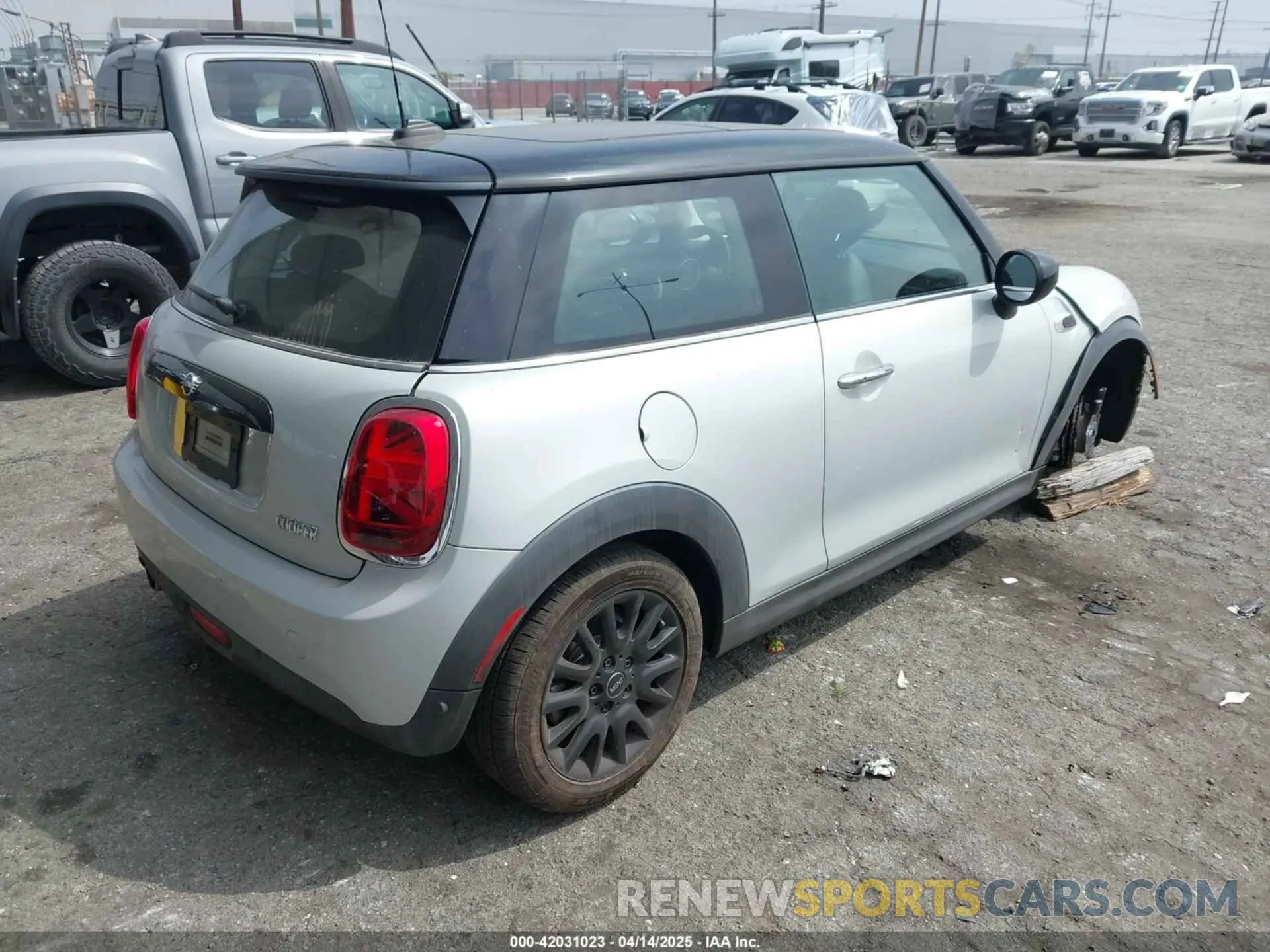 4 Фотография поврежденного автомобиля WMWXR3C09M2N96671 MINI HARDTOP 2021
