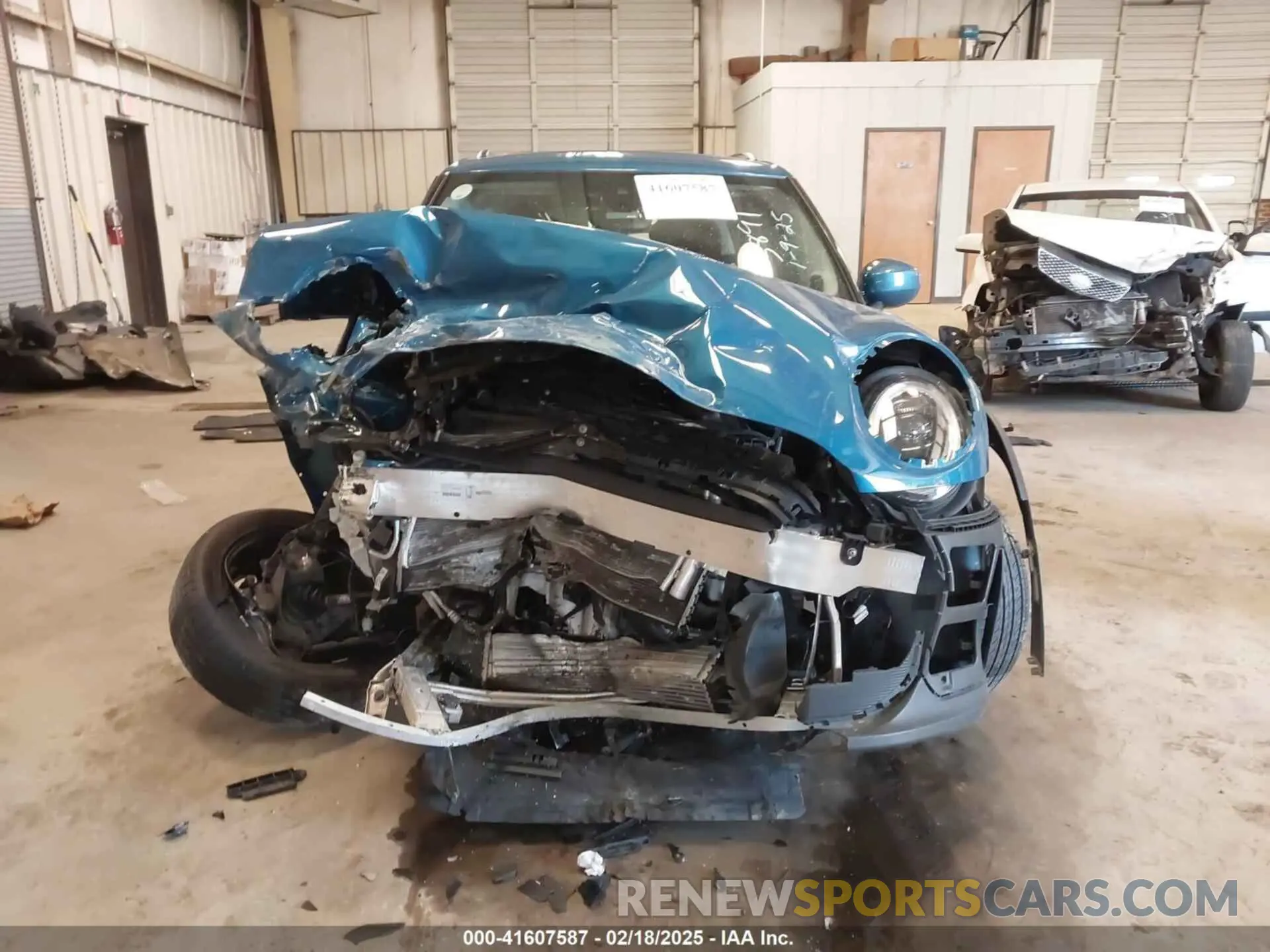 11 Photograph of a damaged car WMW33DK03N2R03891 MINI HARDTOP 2022