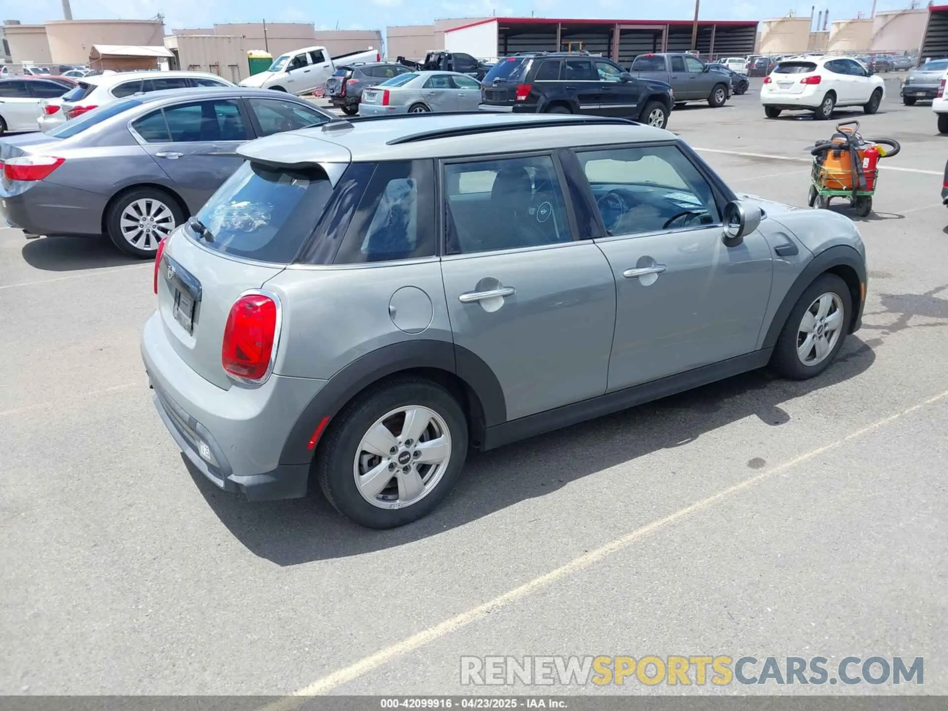 4 Фотография поврежденного автомобиля WMW33DK0XN2P59935 MINI HARDTOP 2022