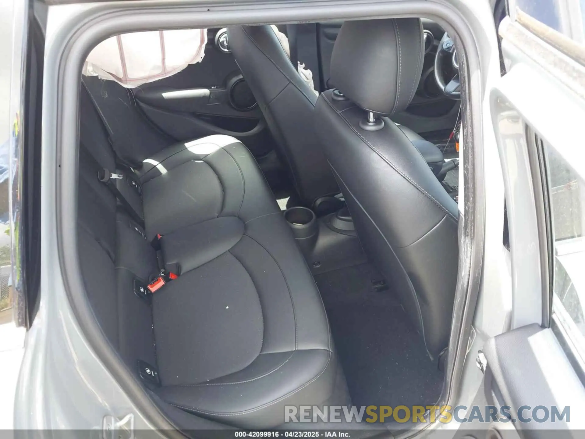 8 Фотография поврежденного автомобиля WMW33DK0XN2P59935 MINI HARDTOP 2022